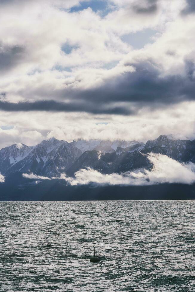 à venir orage plus de Lac Genève, Lausanne zone, canton de vaudois, Suisse photo