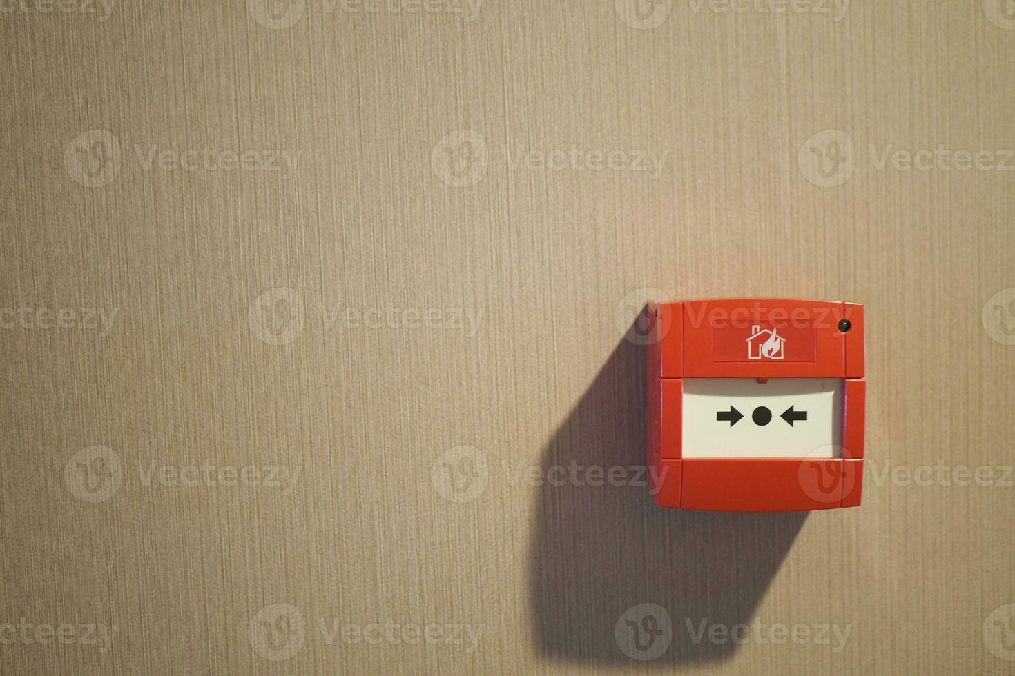 rouge Feu alarme bouton sur mur , photo