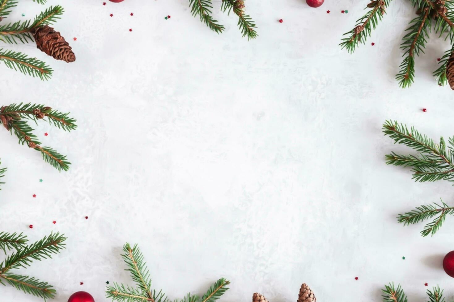 Noël composition. sapin arbre branches, rouge décorations sur gris arrière-plan, fleurs composition. blanc et violet fleurs sur marbre arrière-plan, eucalyptus feuilles, hiver, Haut voir. Noël cadeau. photo