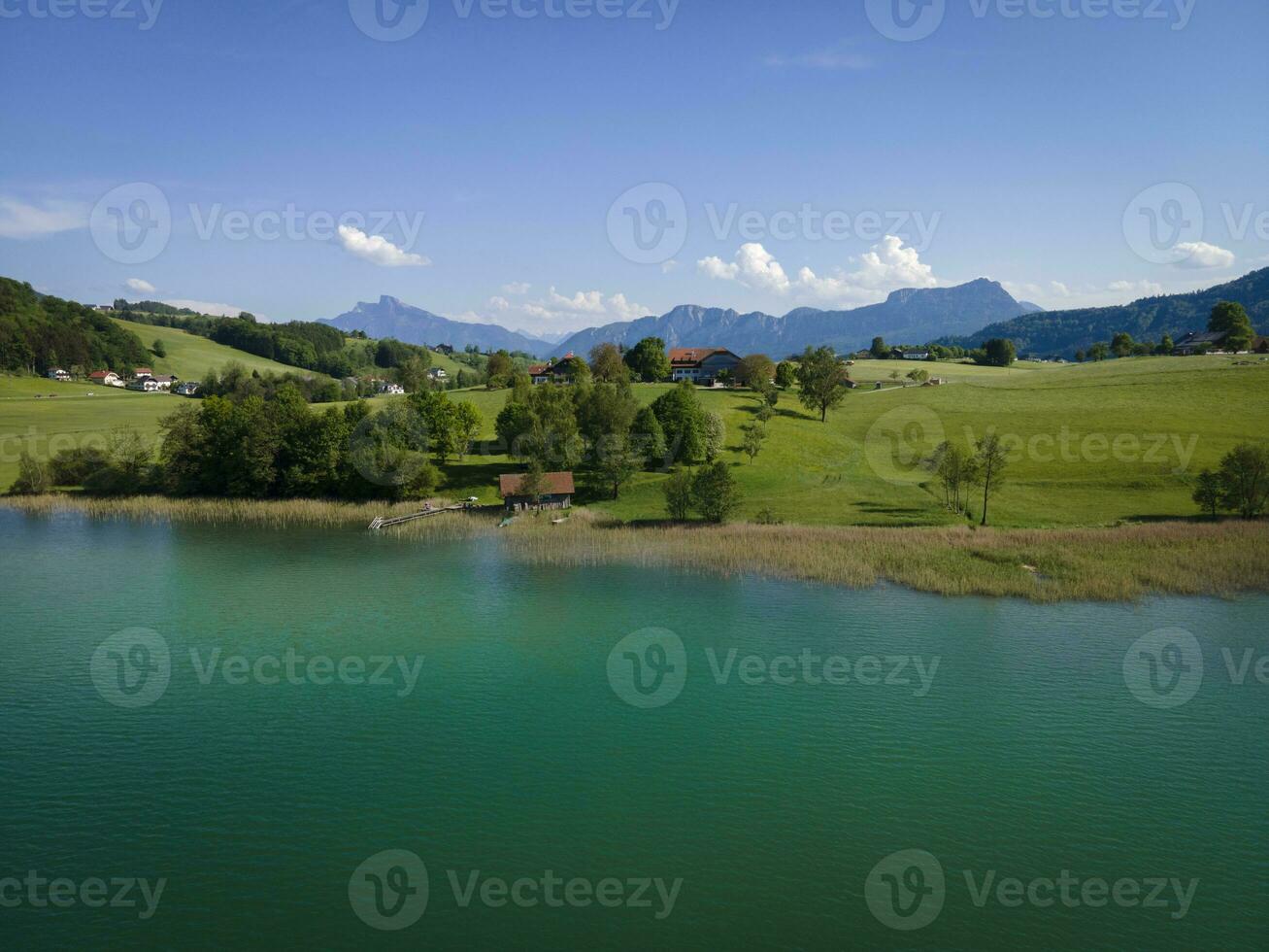 paysages à le magnifique local des loisirs zone à le irrsee dans L'Autriche photo
