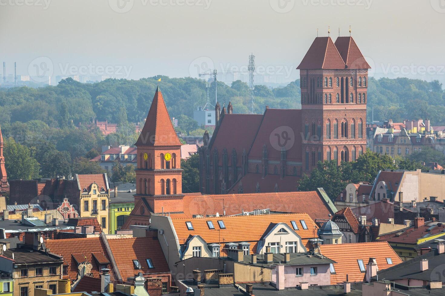 vieux ville horizon - aérien vue de ville salle la tour. le médiéval vieux ville est une unesco monde patrimoine placer. photo