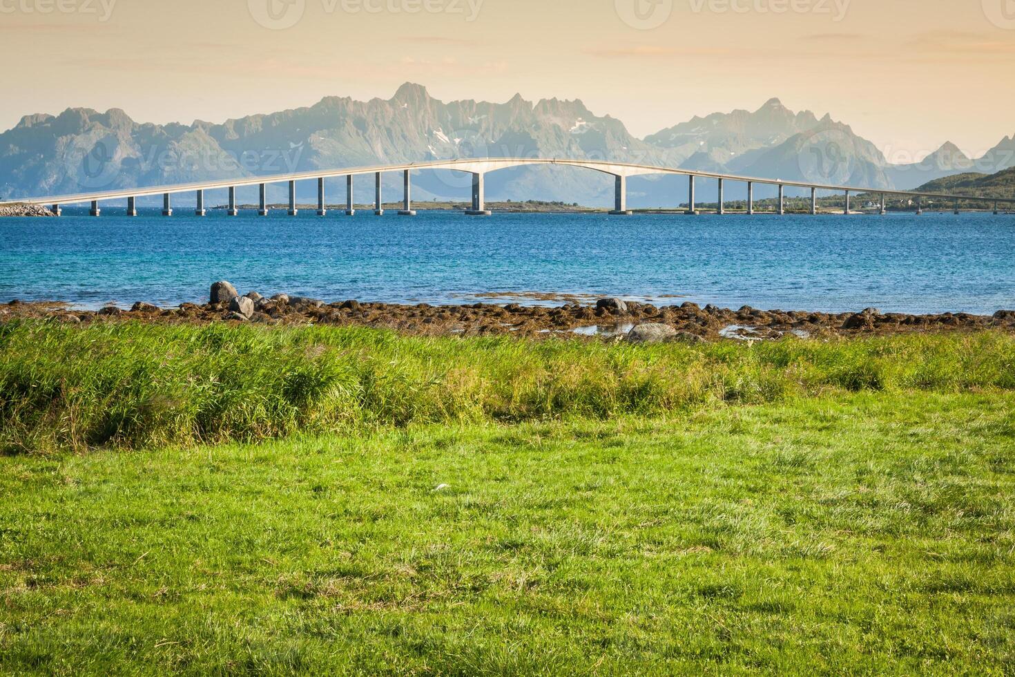 pont sur le rivière dans Norvège photo