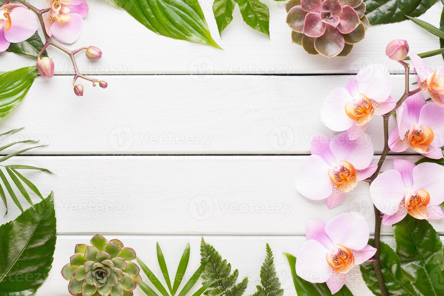 concept de beauté et de mode avec spa sur fond de bois rustique pastel. photo