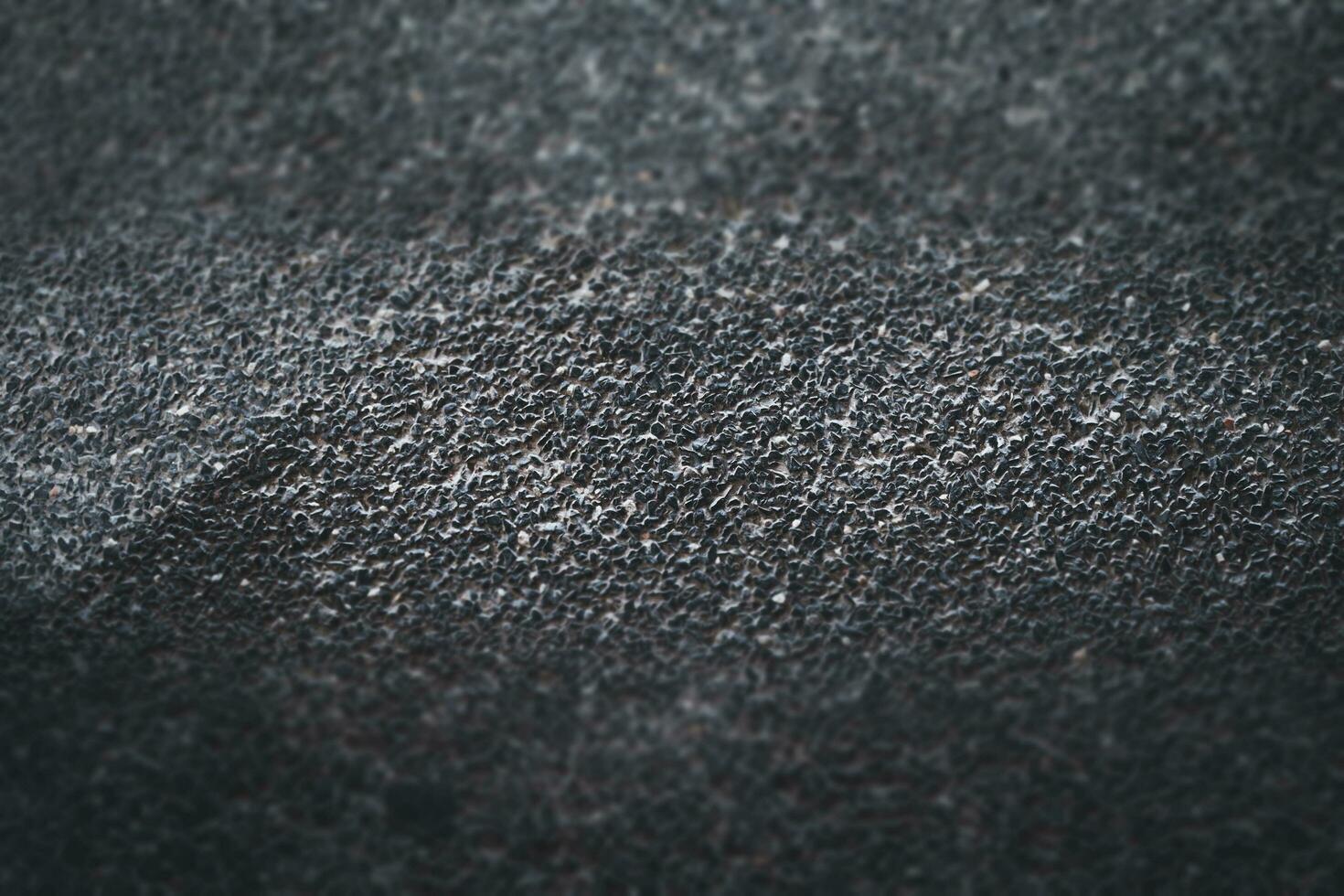 surface grunge rugueux de asphalte, macadam foncé gris granuleux route, texture arrière-plan, Haut vue photo