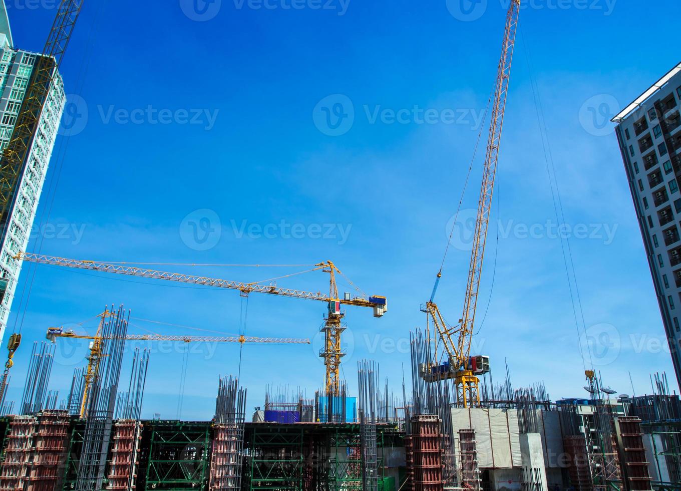 le bâtiment en construction sur le site photo