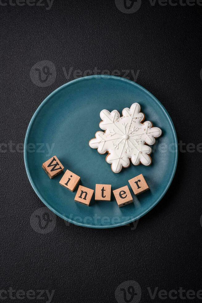 magnifique Noël composition avec copie espace avec un une inscription dans en bois cubes photo