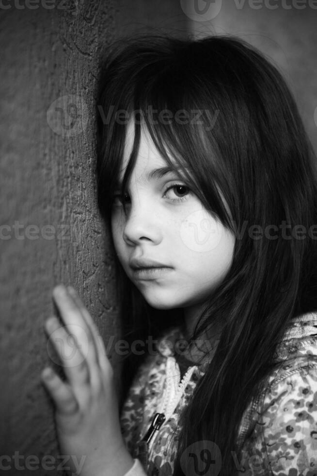 magnifique portrait de une fille que dérangé photo