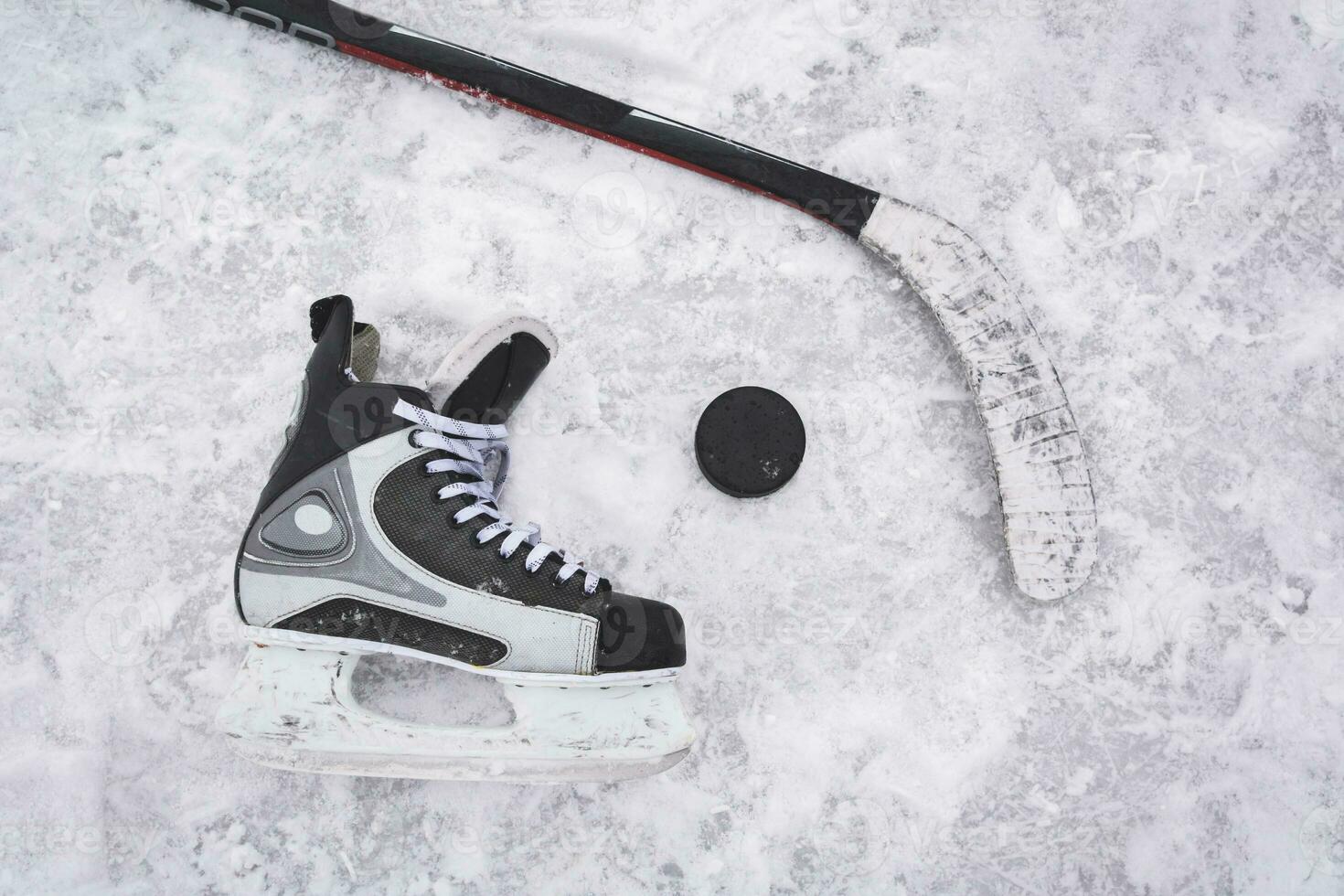des choses sont une le hockey joueur sur le la glace photo