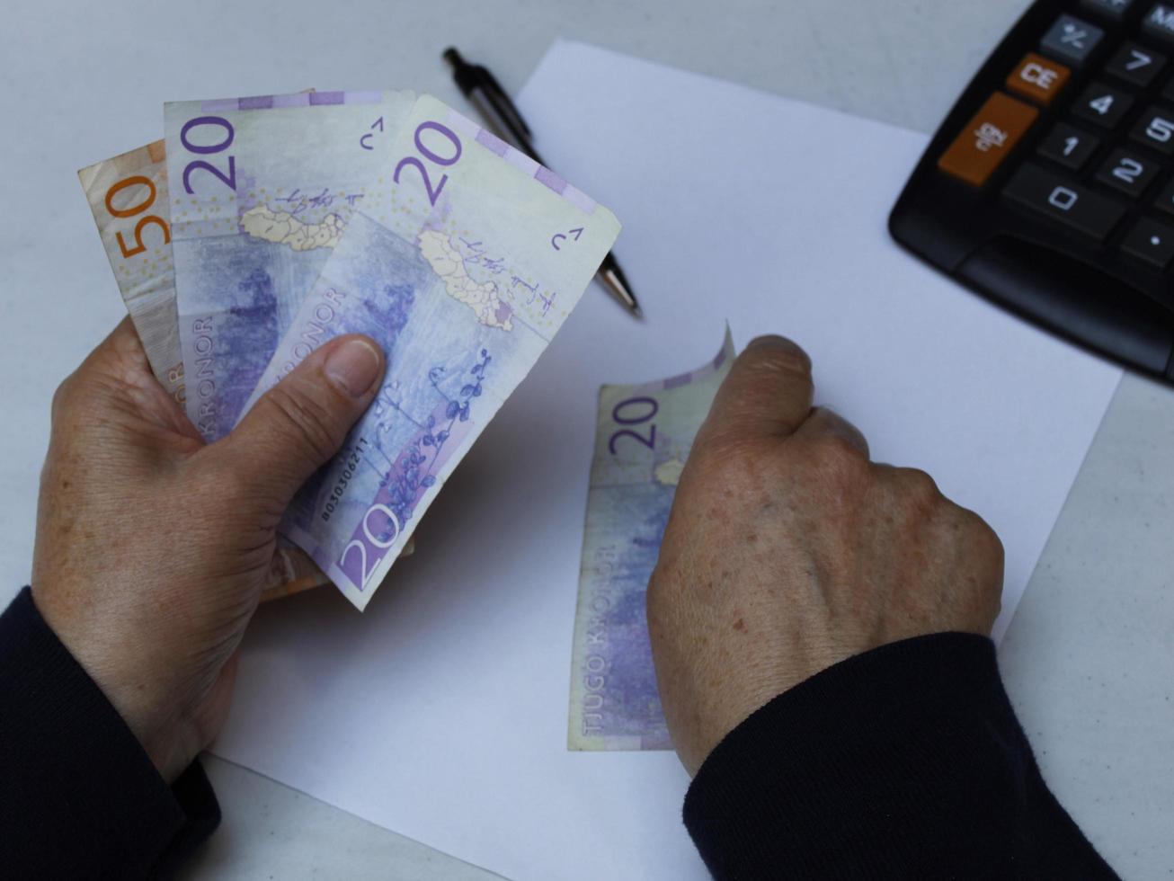 photographie pour des thèmes économiques et financiers avec de l'argent suédois photo