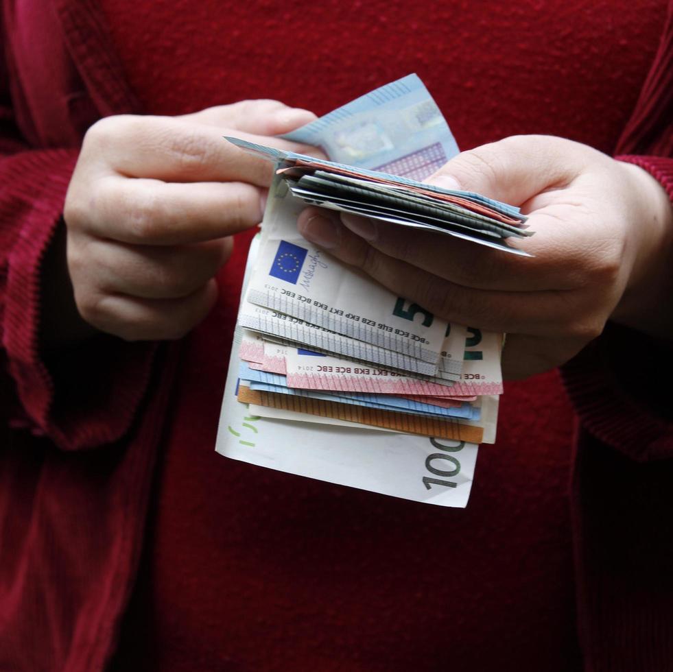 photographie pour des thèmes économiques et financiers avec de l'argent européen photo