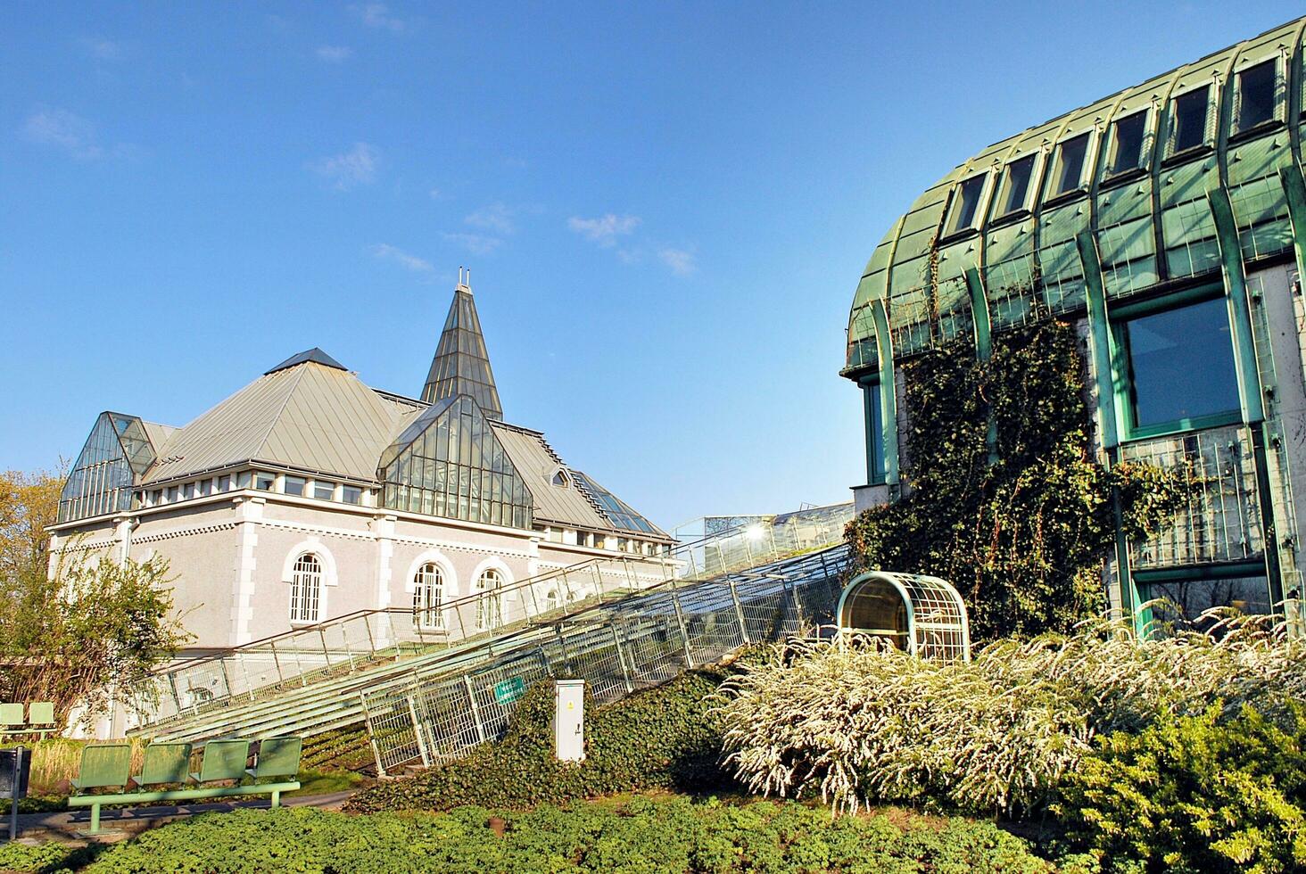 Warsaw, Pologne. 20 avril 2017. écologique moderne bâtiment . le bâtiment de le bibliothèque de le Varsovie photo