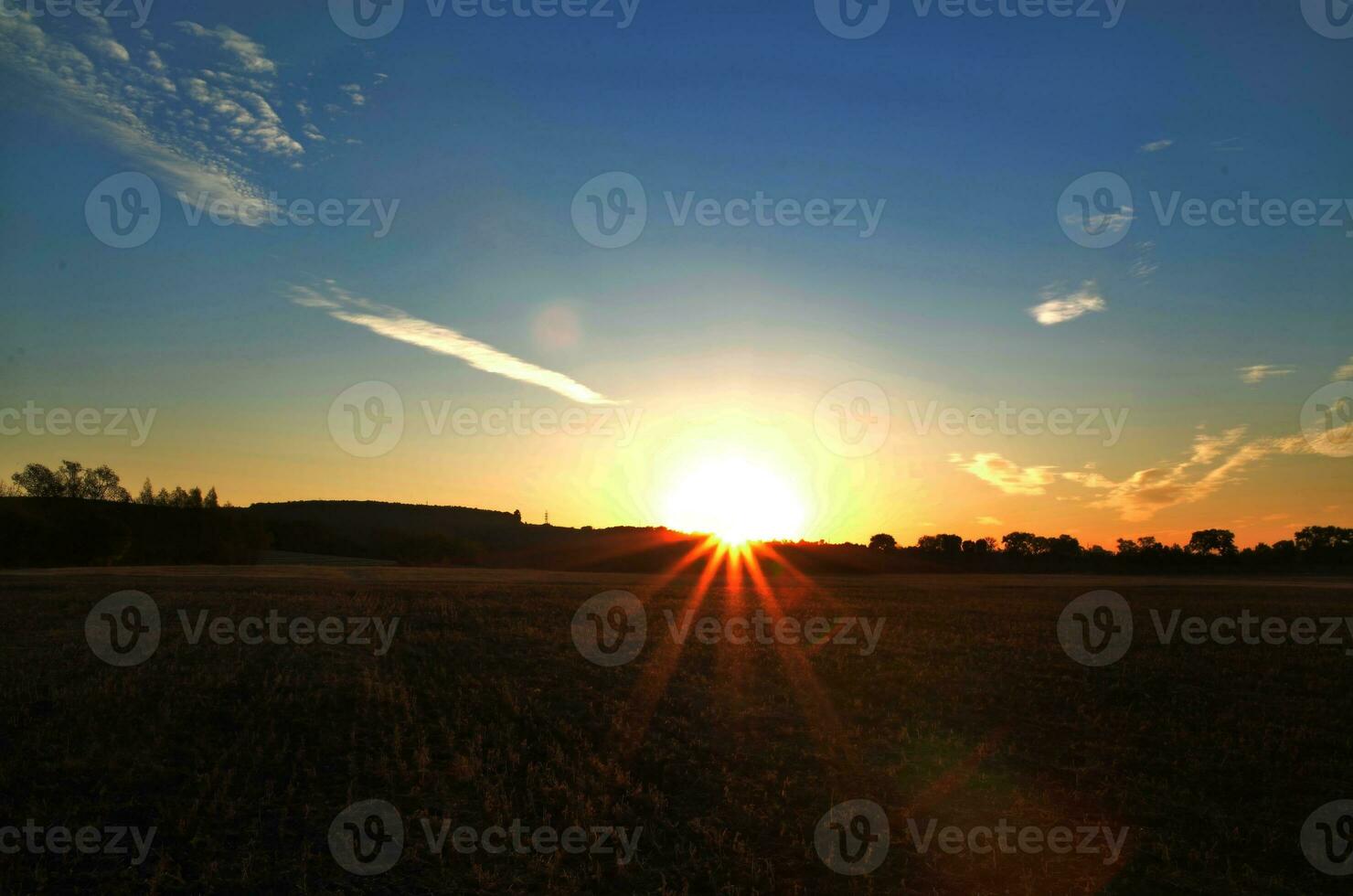 lever du soleil et des champs photo