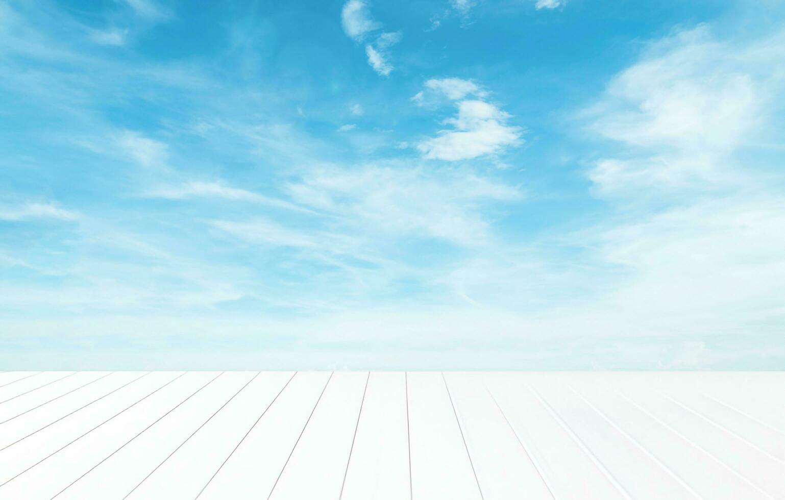 été bleu ciel nuage dégradé lumière fond blanc. beauté clair nuageux au soleil calme air d'hiver lumineux. sombre paysage cyan vif dans l'environnement jour horizon vue d'horizon vent de printemps photo