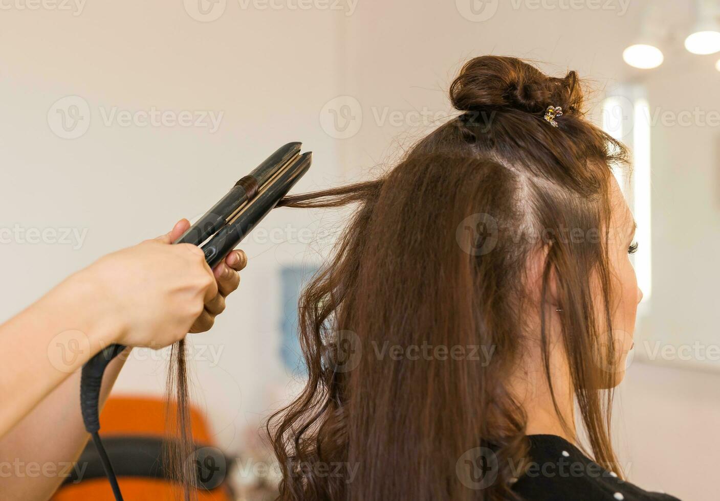 curling cheveux dans beauté salon photo