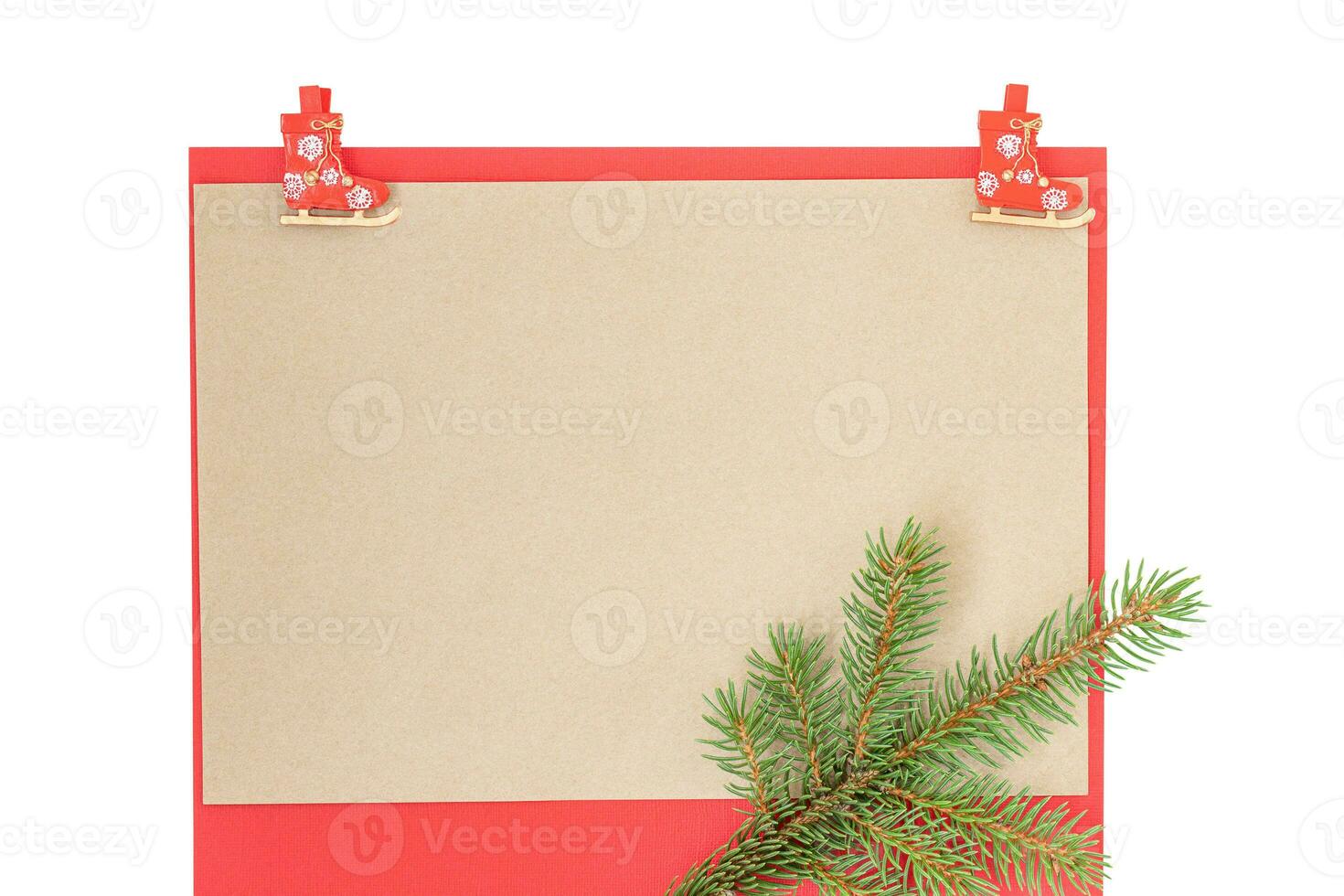 Noël motif avec papier, pinces à linge et brindille de épicéa photo