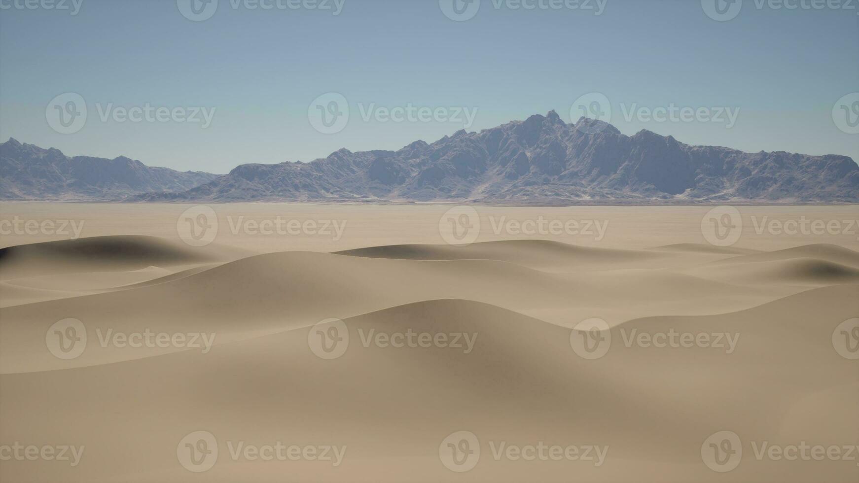 une désert paysage avec montagnes dans le distance photo