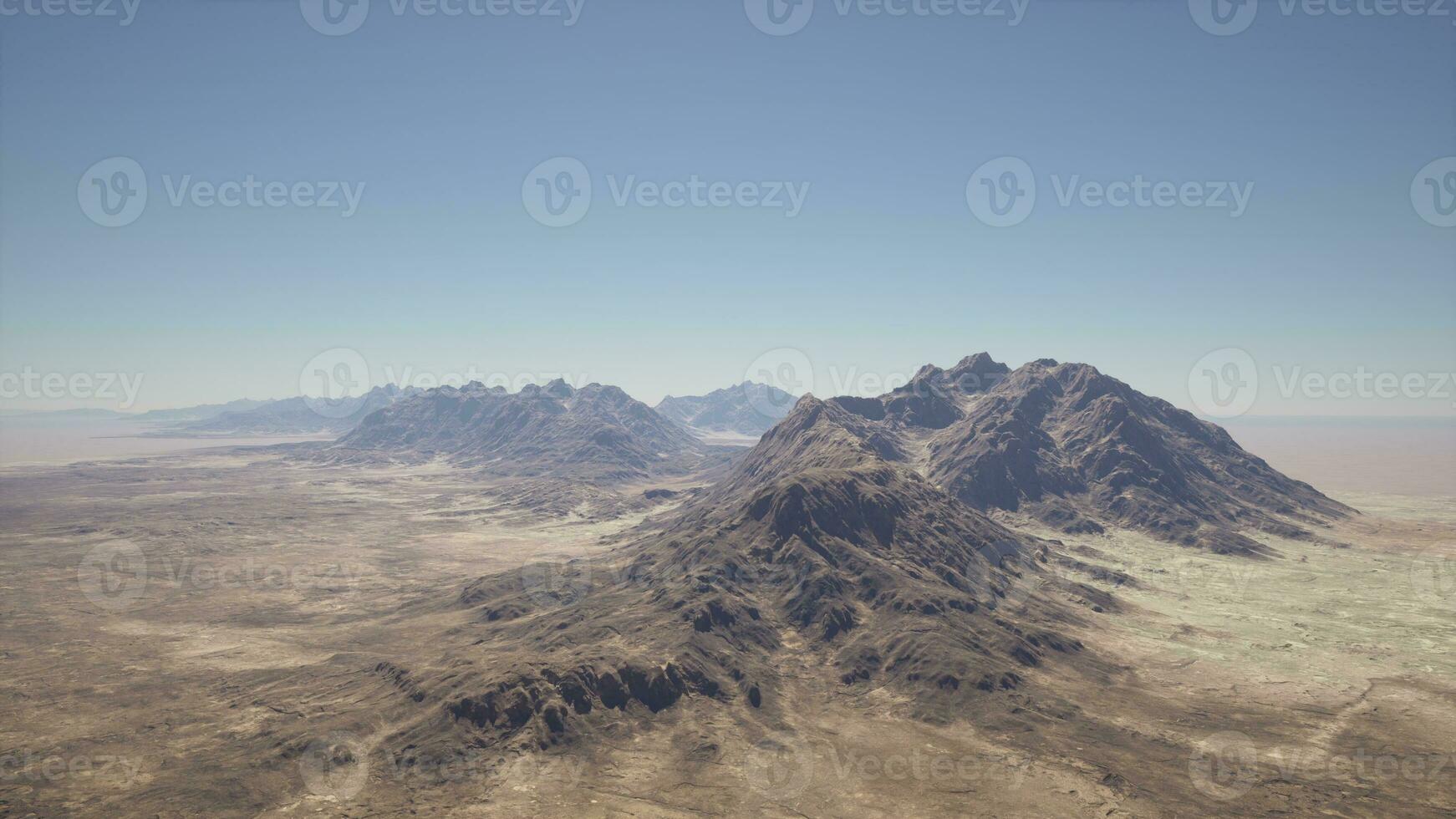 un aérien vue de une Montagne intervalle dans le désert photo