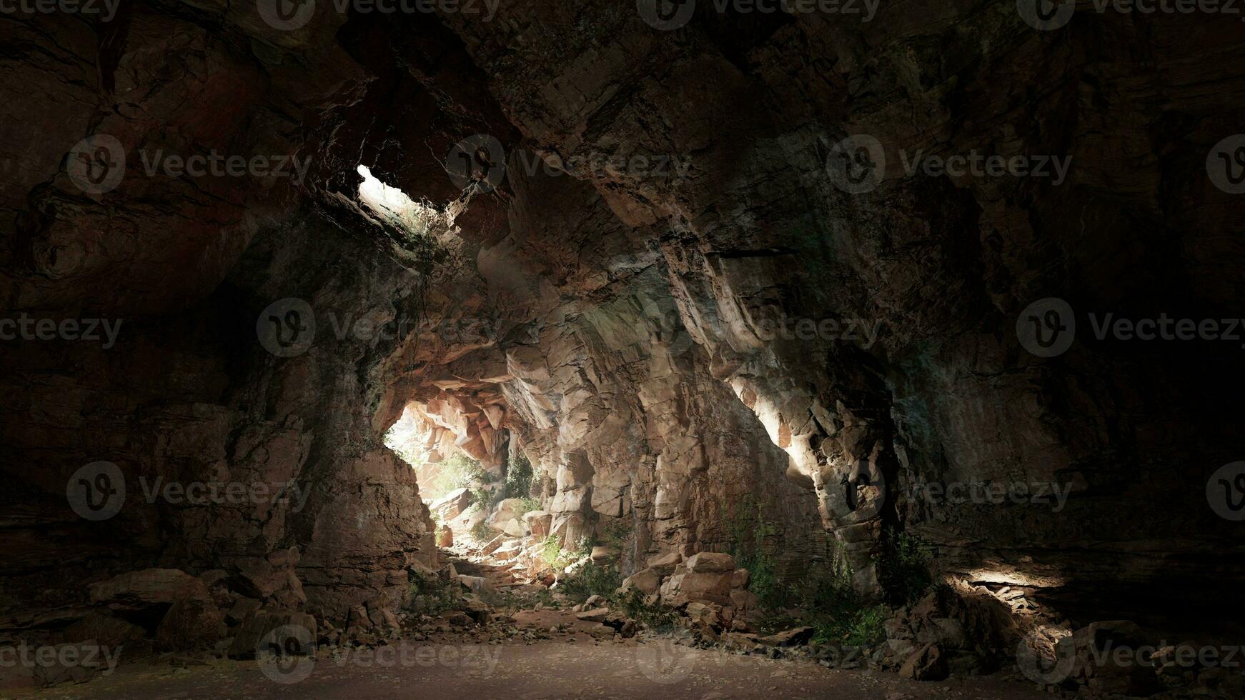 une tunnel avec une mystérieux lumière à le fin photo