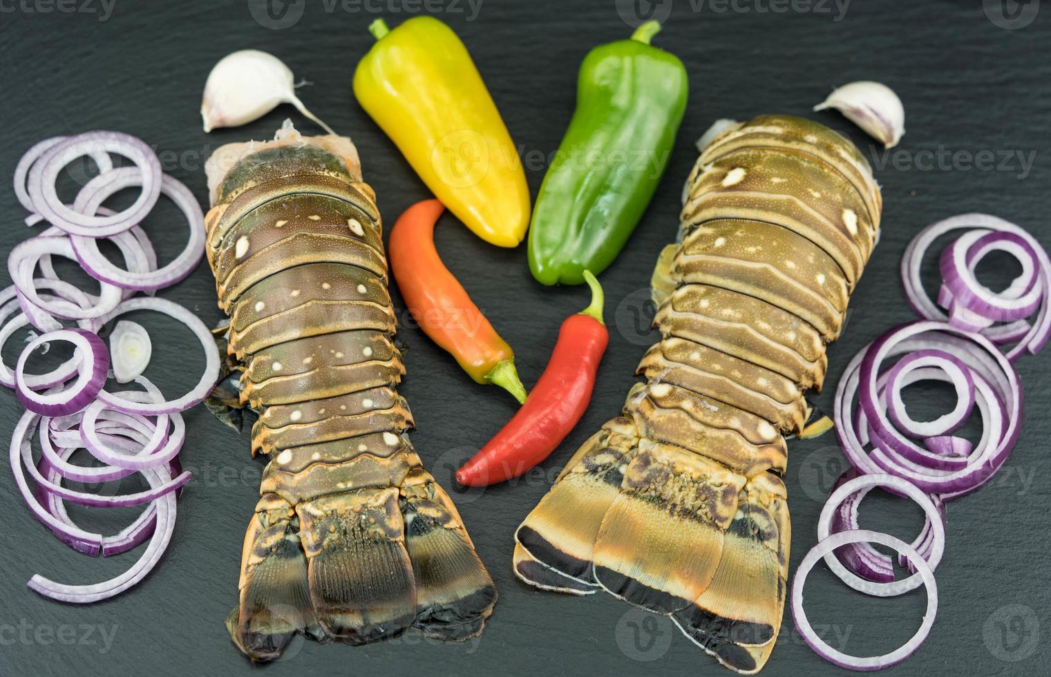 surf and turf avec écrevisses ou homard photo