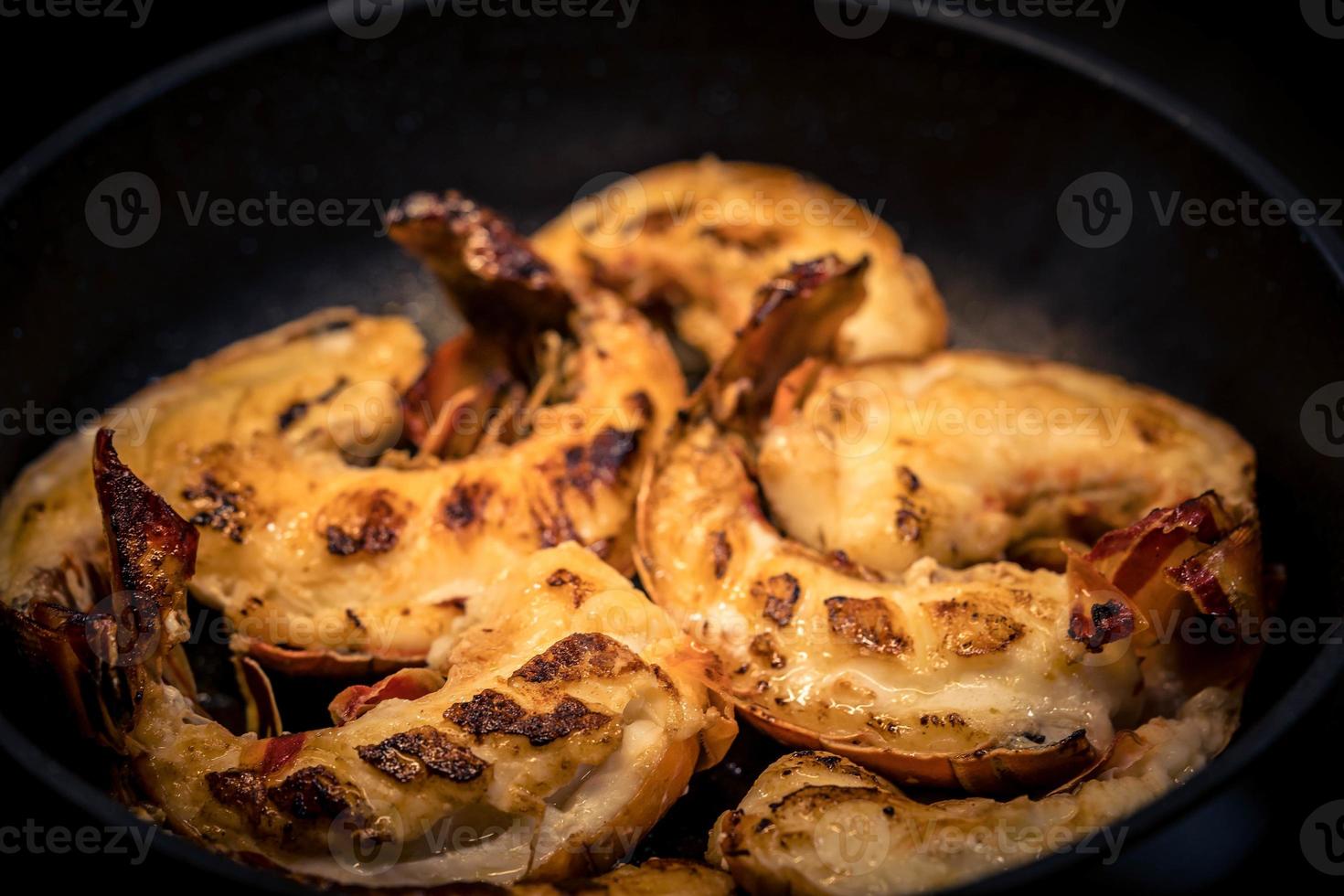 surf and turf avec écrevisses ou homard photo