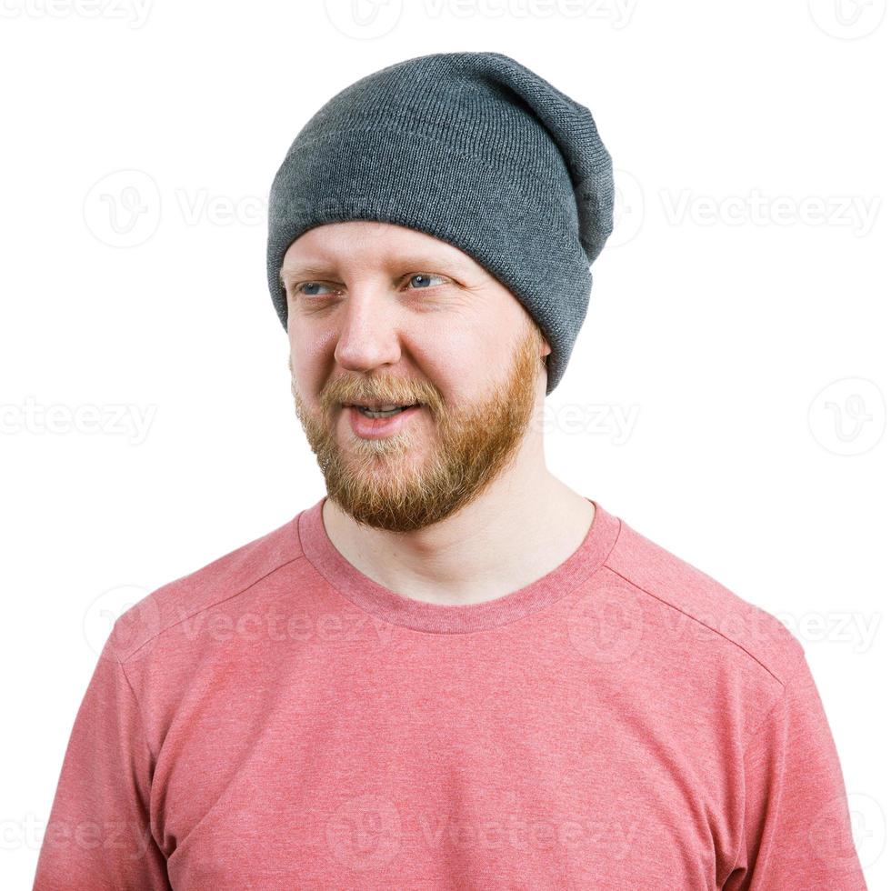 homme barbu dans un bonnet tricoté photo