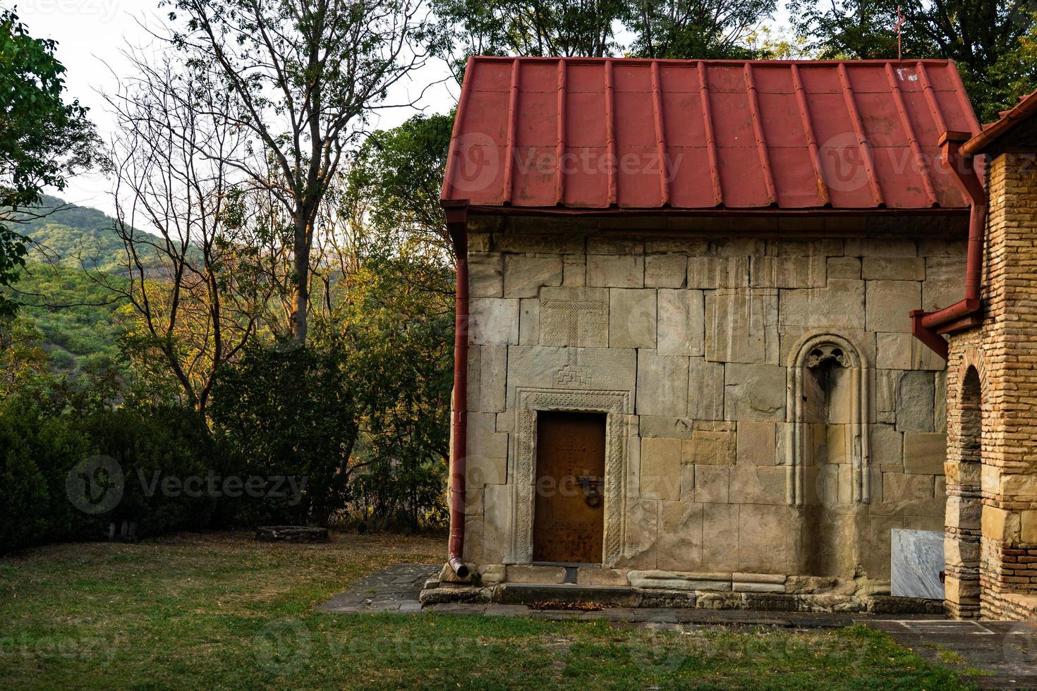 complexe du monastère de betania dans la montagne du caucase photo