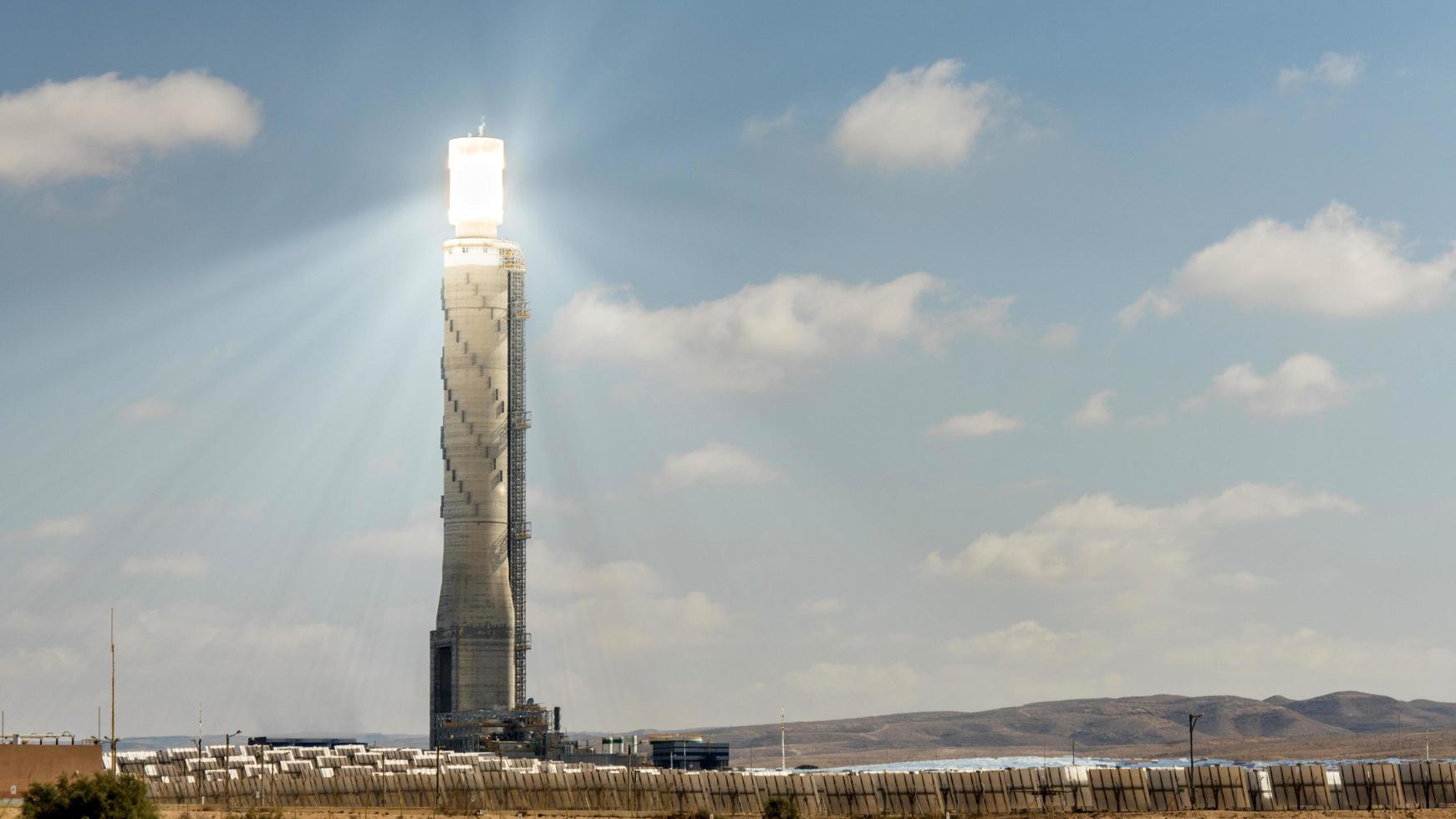 Centrale solaire Aschalim dans le désert du Néguev, Beer-Sheva, Israël photo