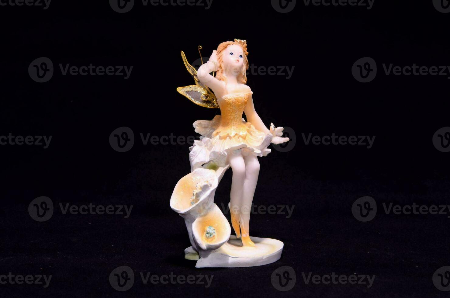 une blanc et Jaune Fée figurine avec ailes photo