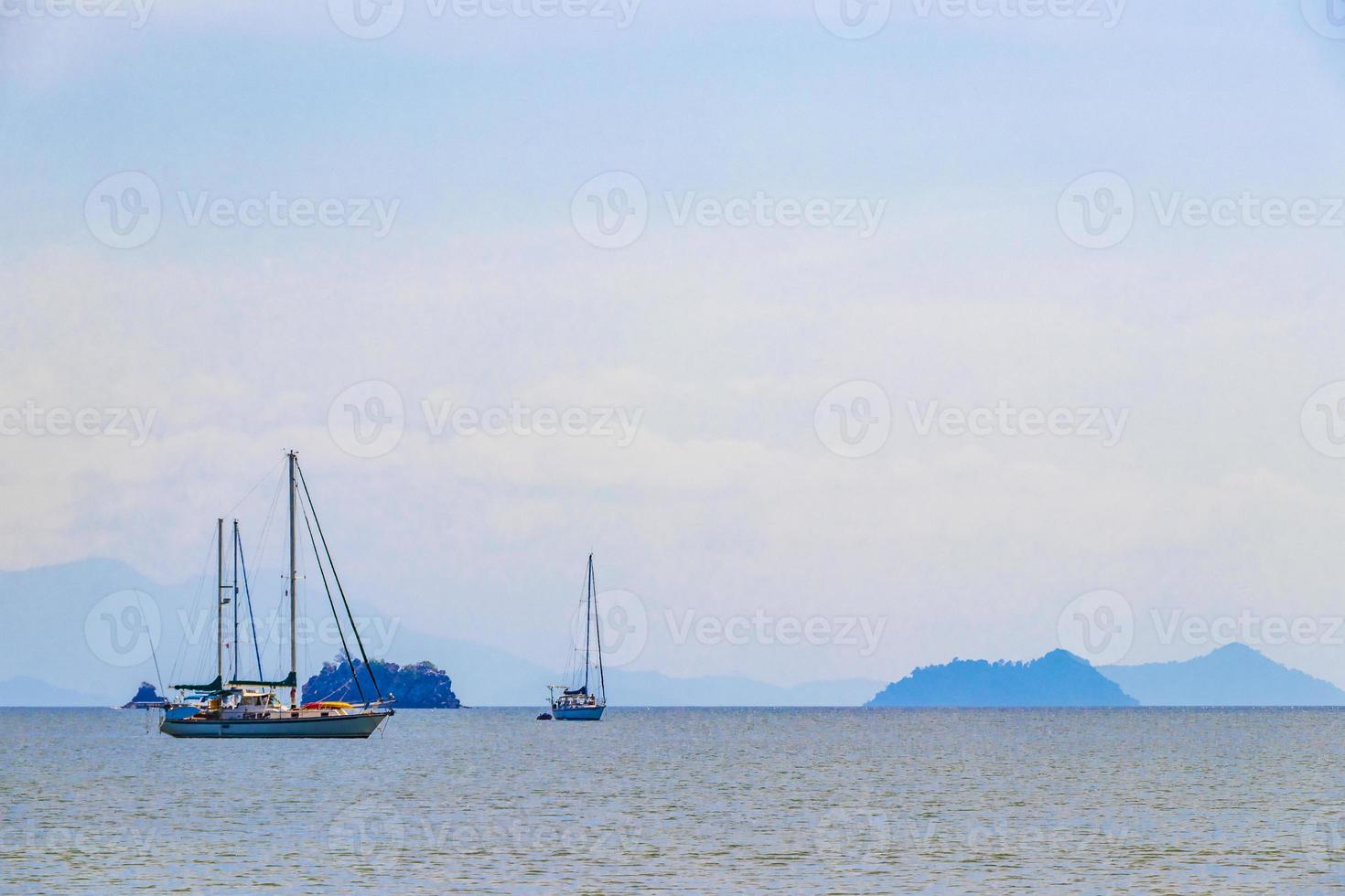 plage d'aow yai sur l'île de koh phayam, thaïlande, 2020 photo