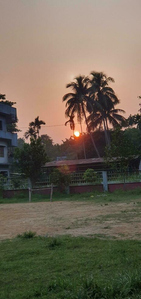 le coucher du soleil dans bangladesh photo