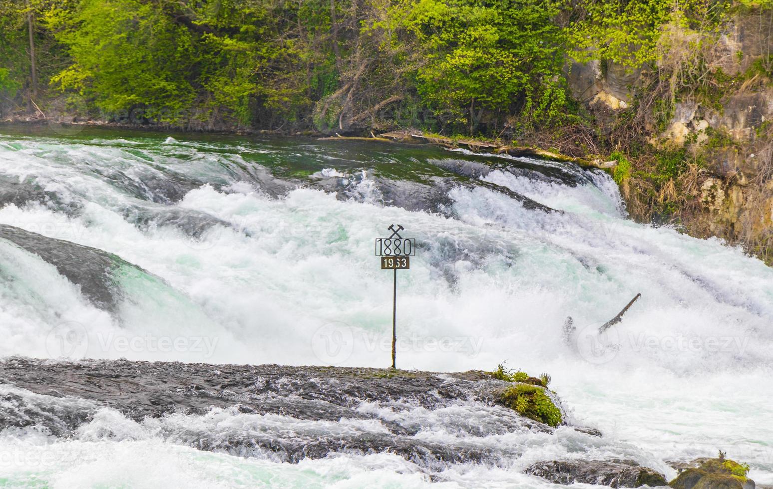 Chutes du Rhin à Neuhausen am Rheinfall, Suisse photo