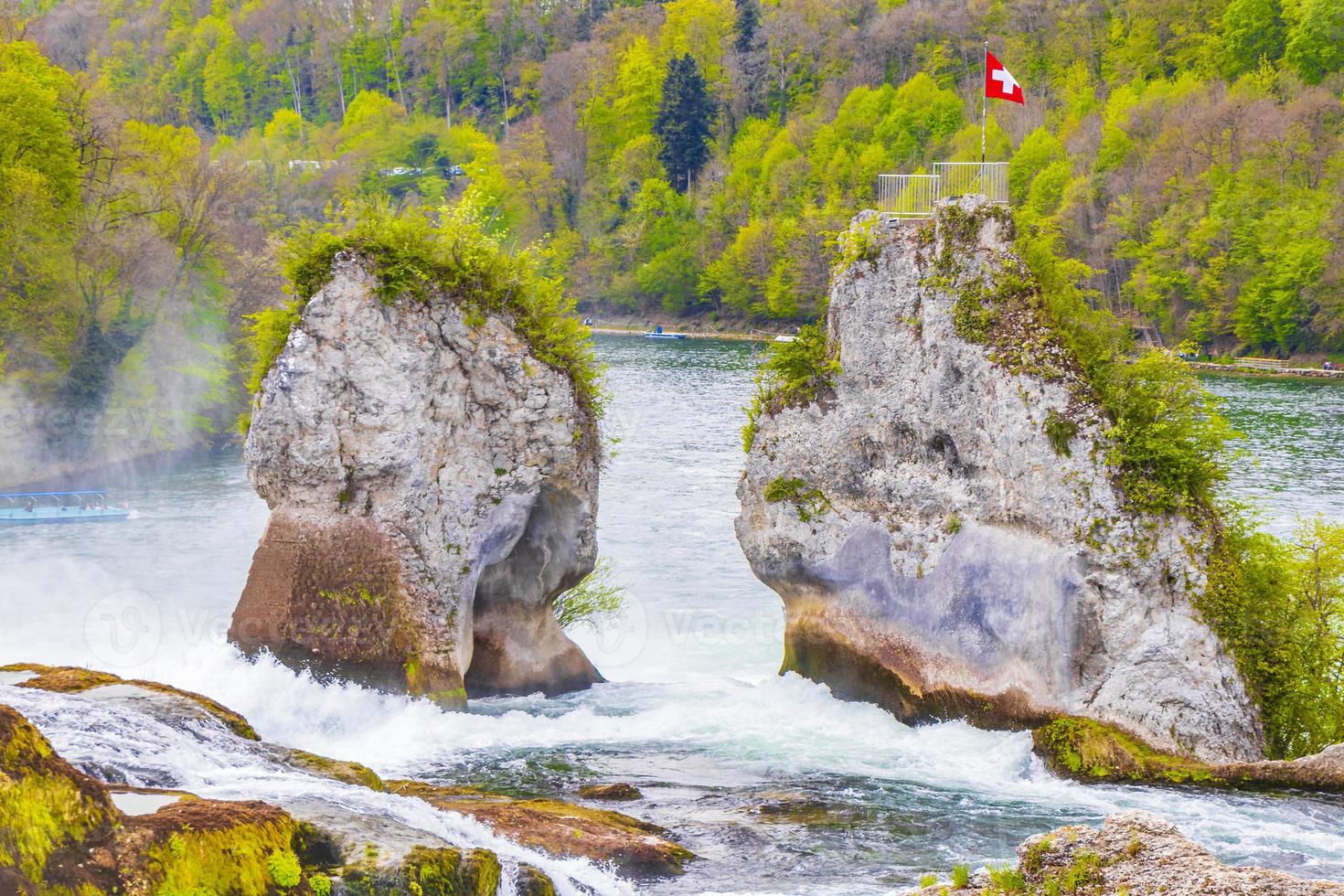 Chutes du Rhin à Neuhausen am Rheinfall, Suisse photo