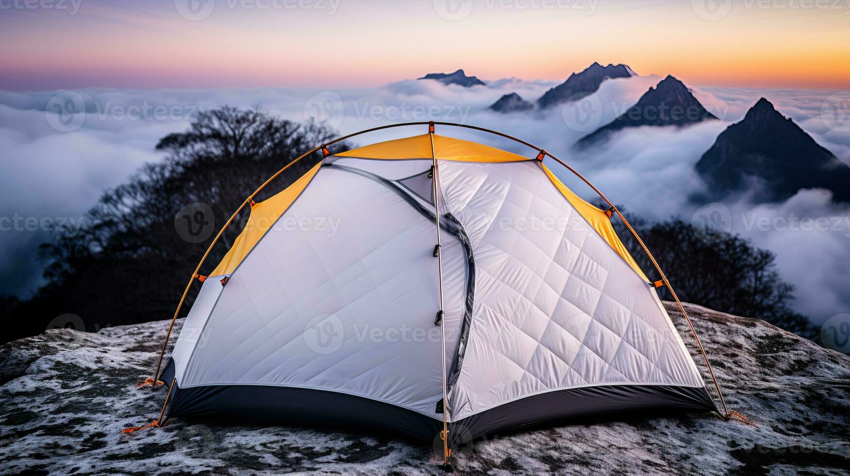 ai généré une solitaire tente sur Haut de le Montagne. génératif ai photo