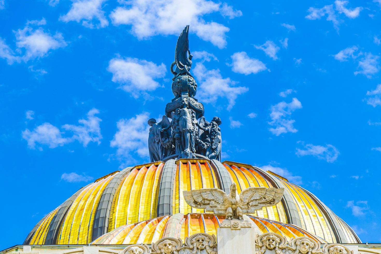 le palais des beaux-arts de mexico city, mexique, 2021 photo