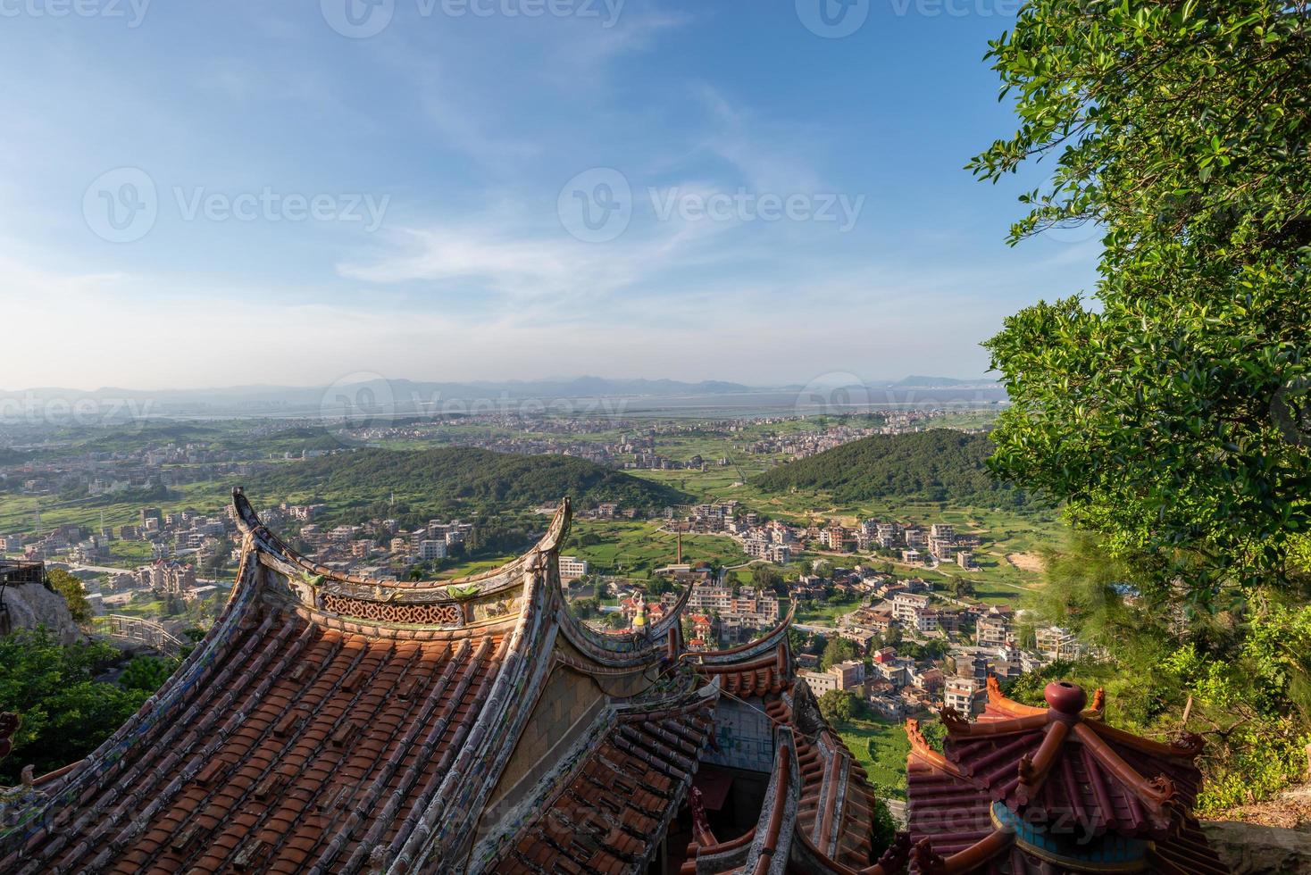 l'ensemble et une partie de l'architecture religieuse traditionnelle chinoise photo