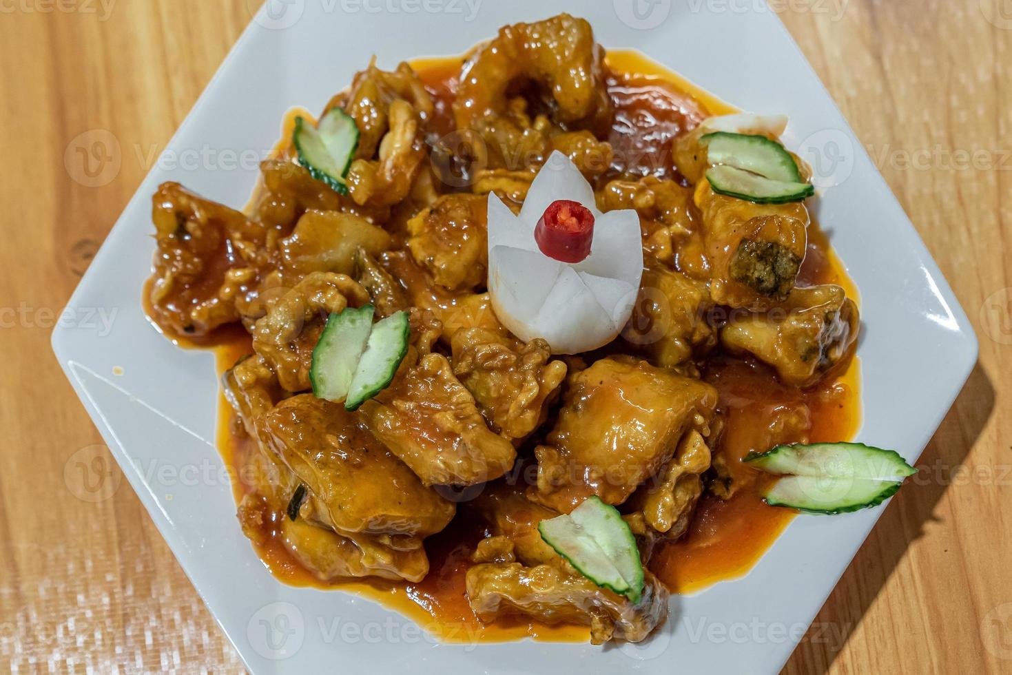 les plats de banquet traditionnels chinois sont beaux, parfumés et délicieux photo