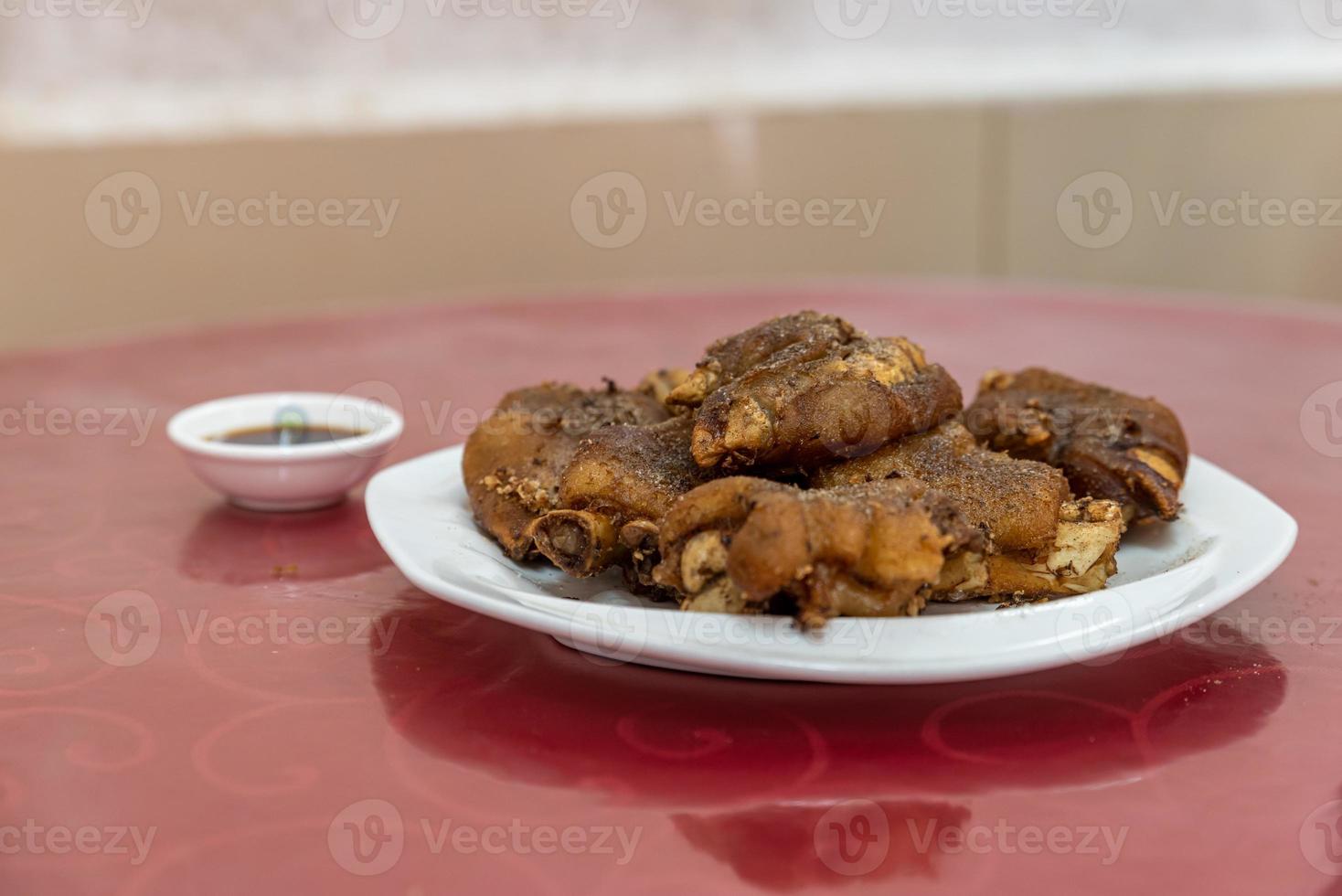 les plats de banquet traditionnels chinois sont beaux, parfumés et délicieux photo