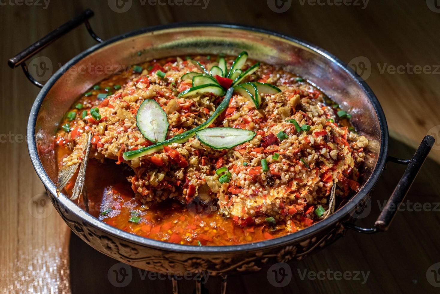 les plats de banquet traditionnels chinois sont beaux, parfumés et délicieux photo