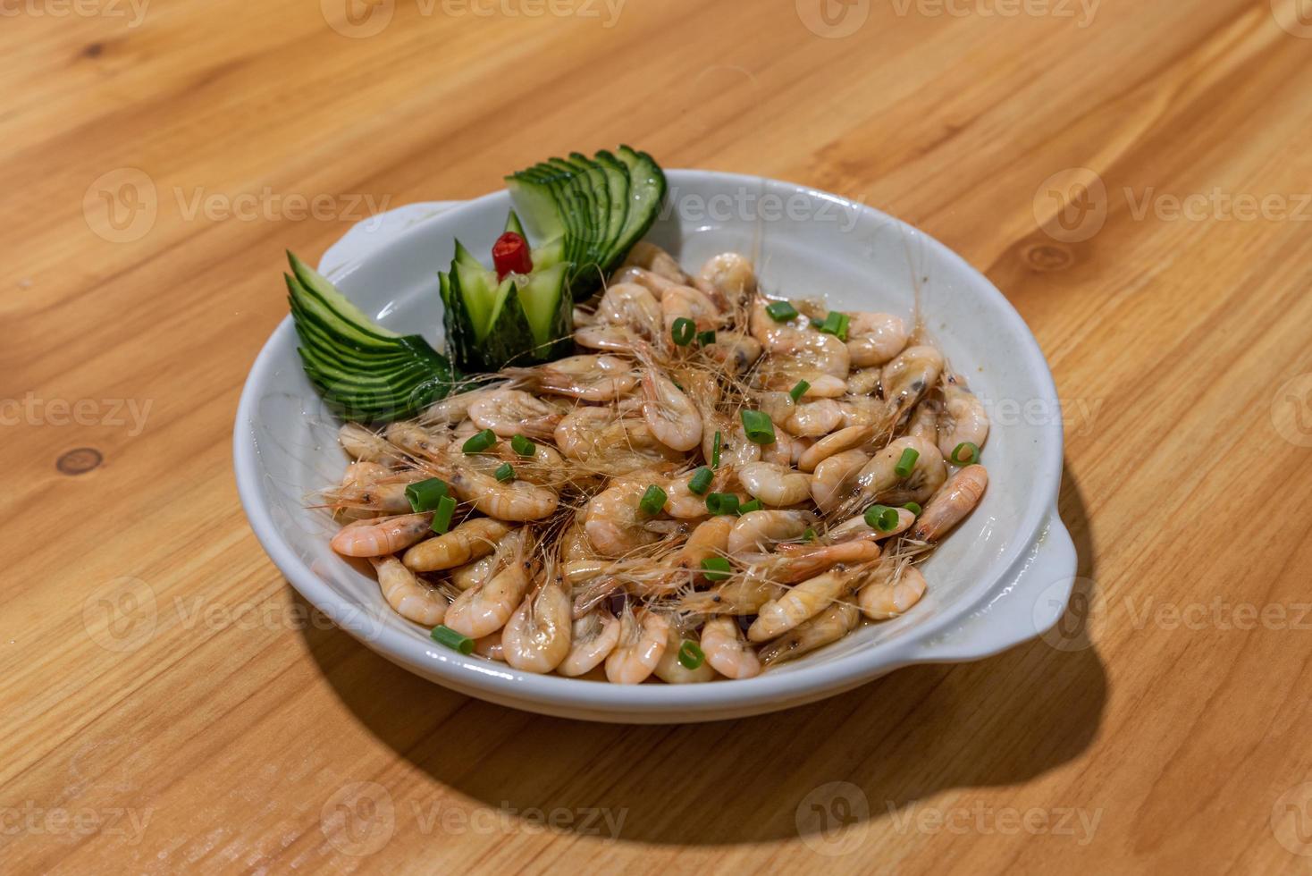 les plats de banquet traditionnels chinois sont beaux, parfumés et délicieux photo