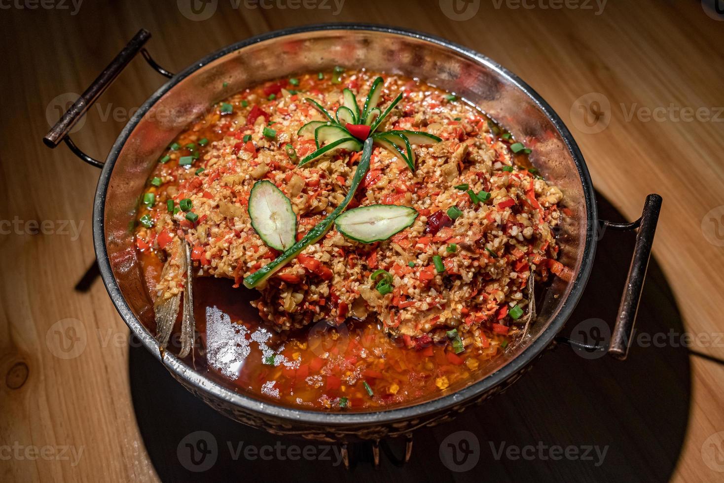 les plats de banquet traditionnels chinois sont beaux, parfumés et délicieux photo