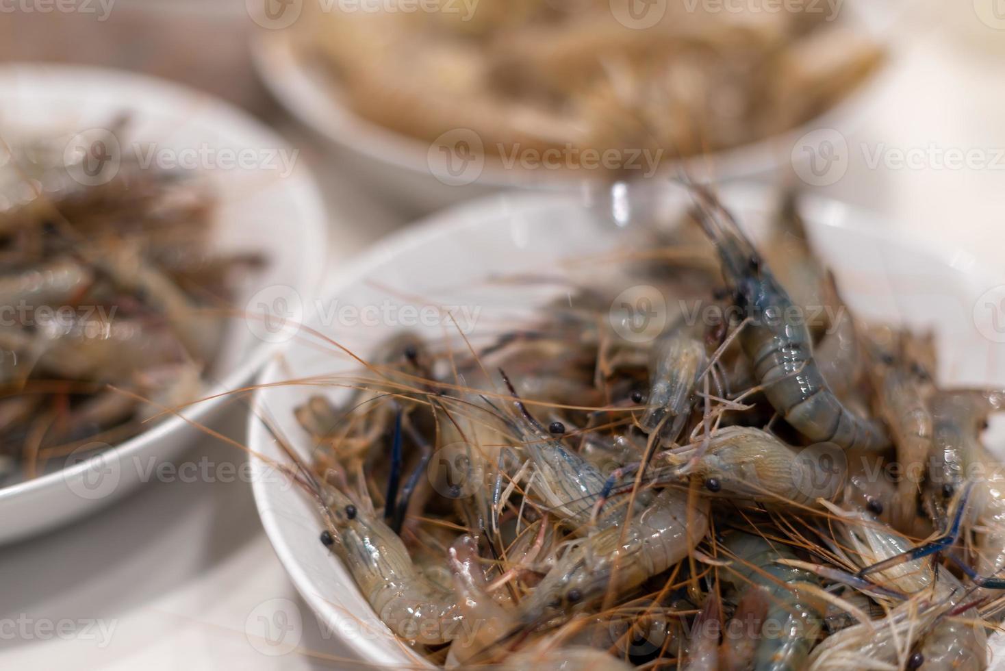 dîner pour les réunions de famille, ingrédients chinois en préparation photo