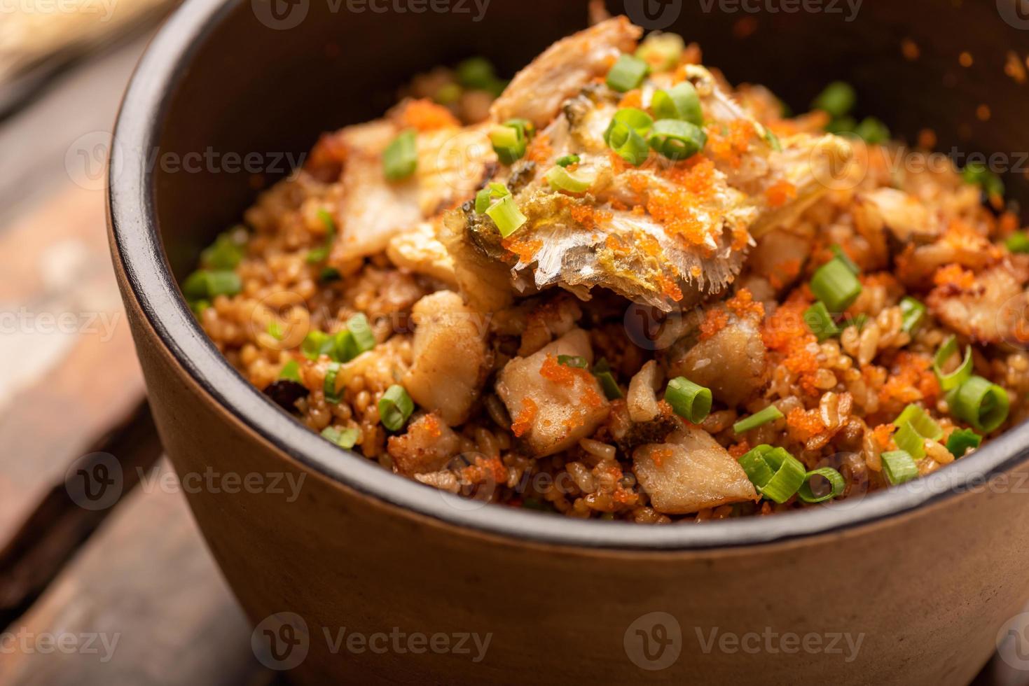 plats de banquet chinois traditionnels, riz cuit à la courbine jaune photo