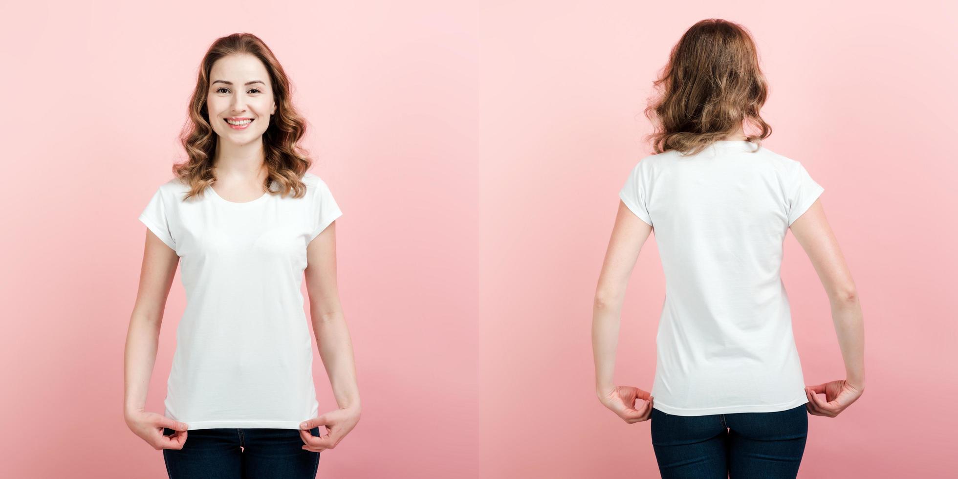 photo avant et arrière d'une jeune femme frisée touche un t-shirt debout sur fond rose