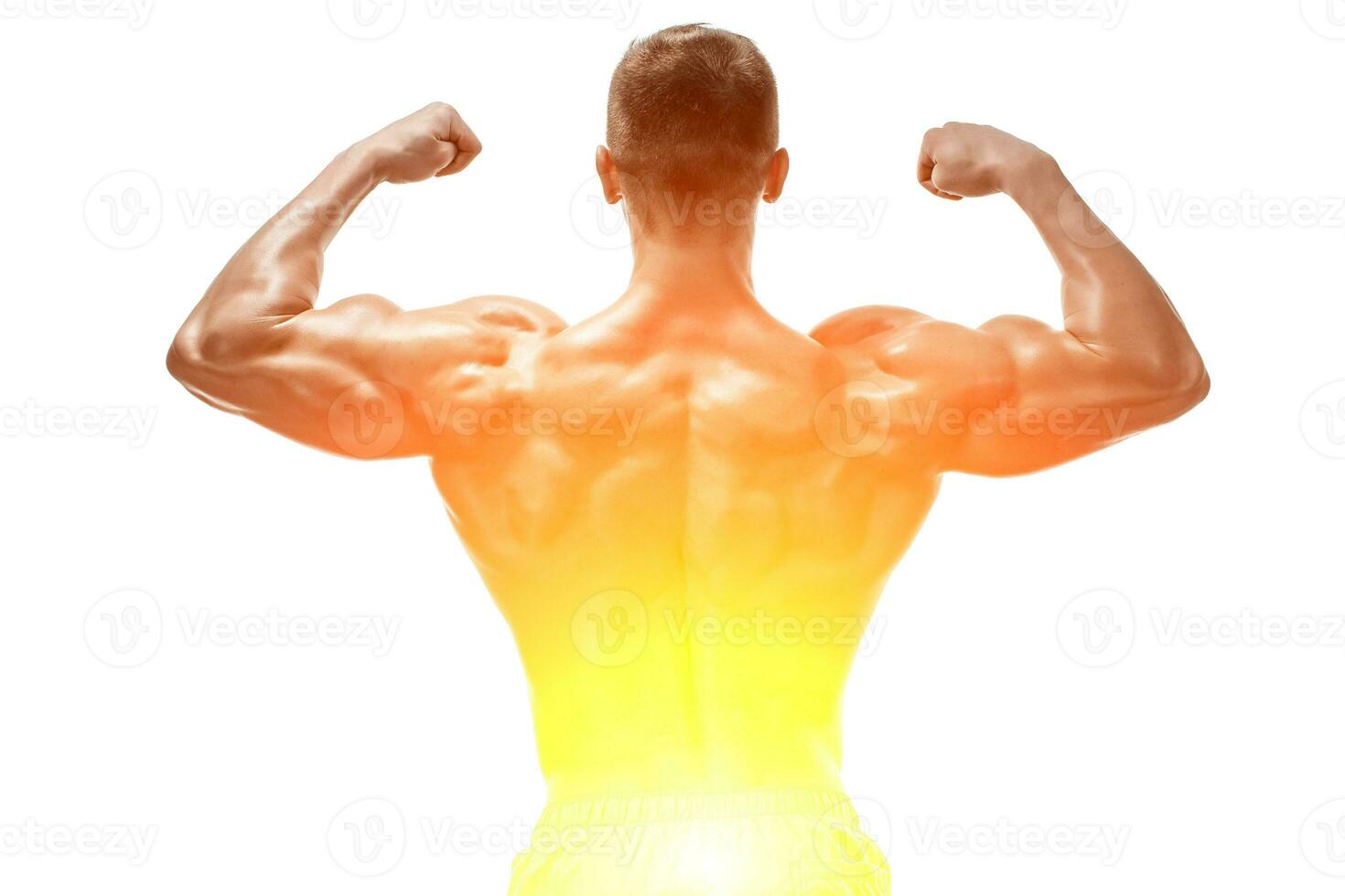 image de muscle homme posant dans studio photo
