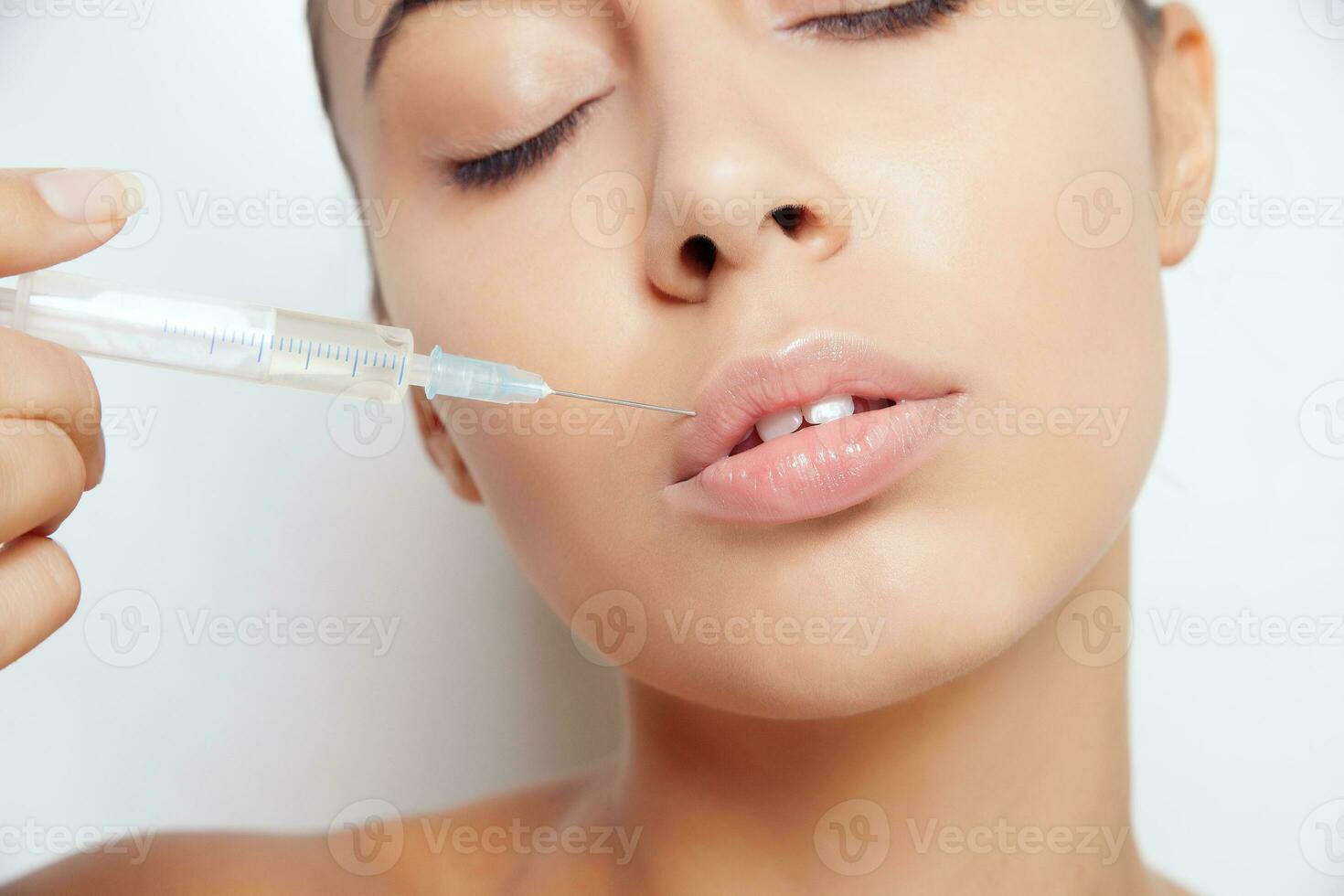 attrayant Jeune femme obtient cosmétique injection photo