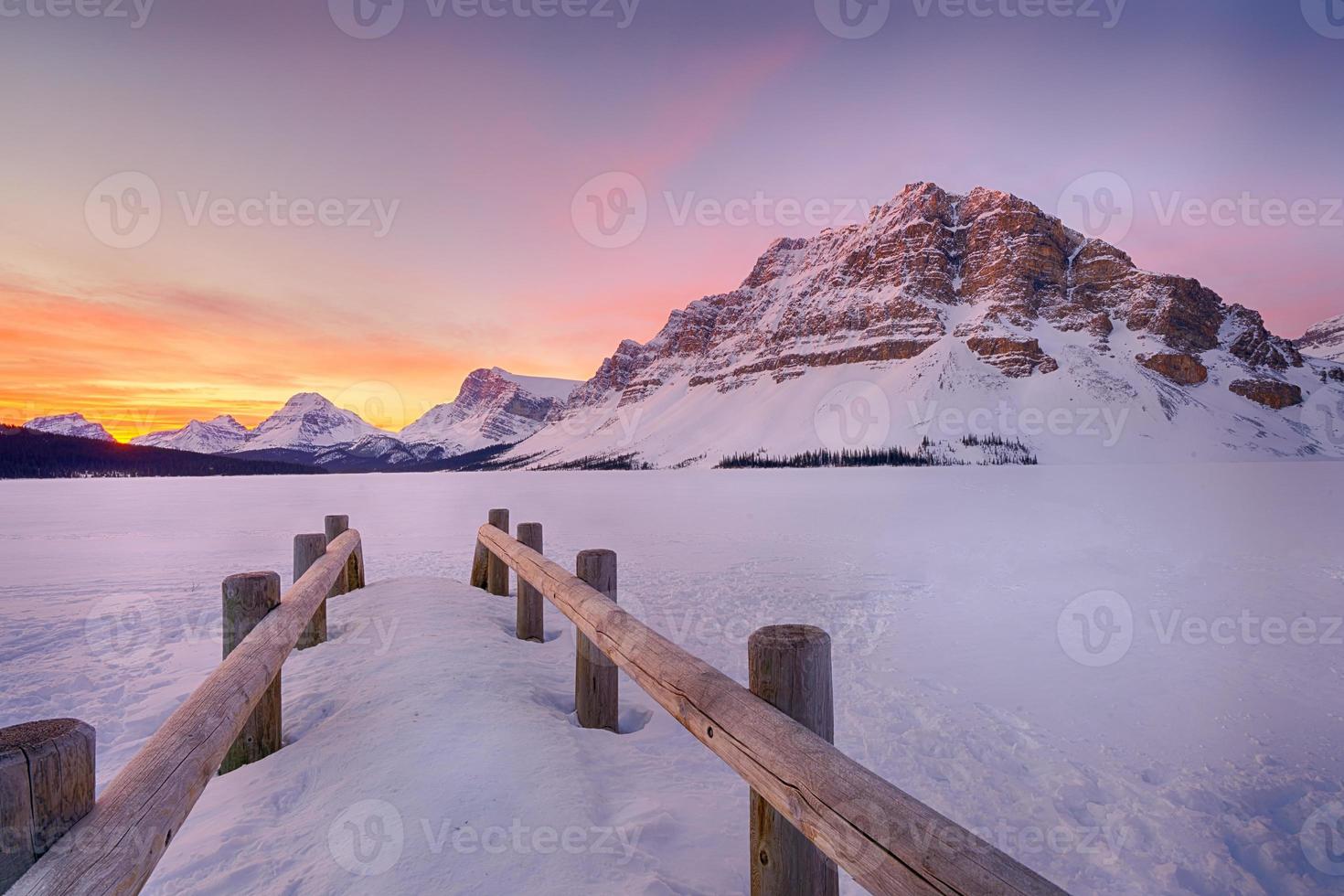 Lever du soleil sur le lac de la proue photo