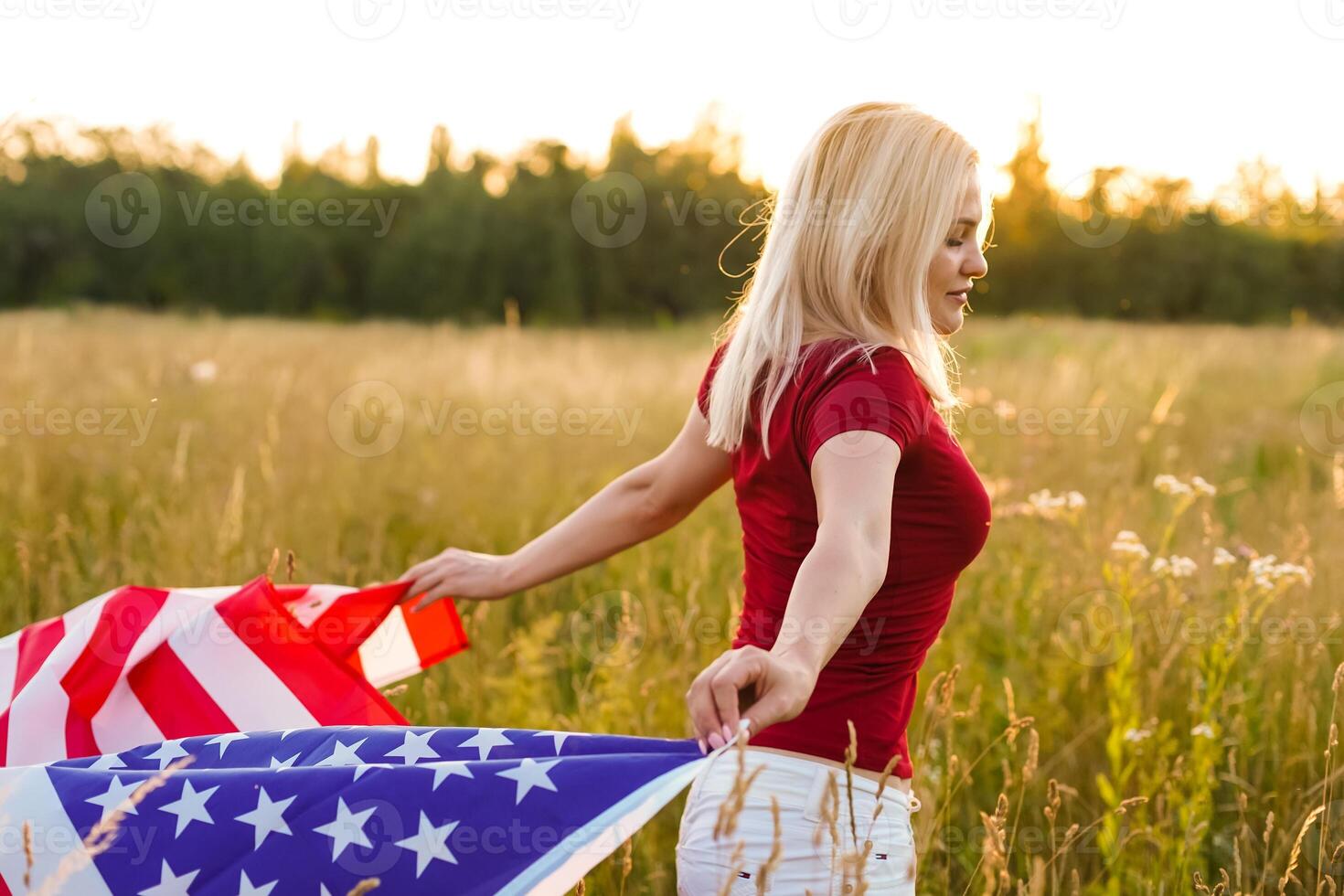 magnifique Jeune femme avec Etats-Unis drapeau photo