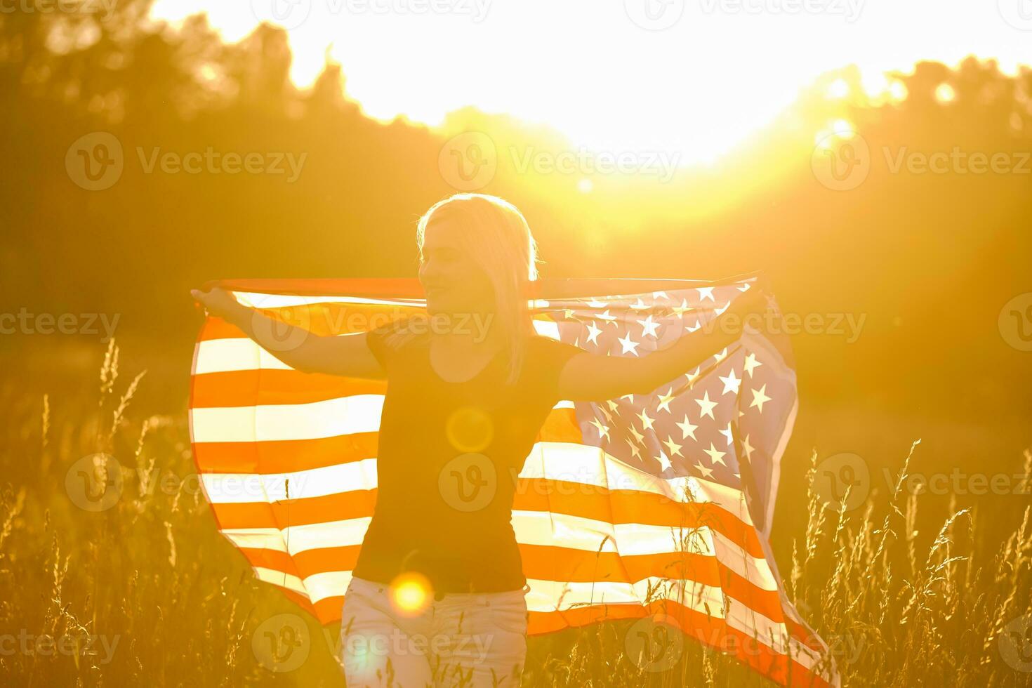 magnifique Jeune femme avec Etats-Unis drapeau photo