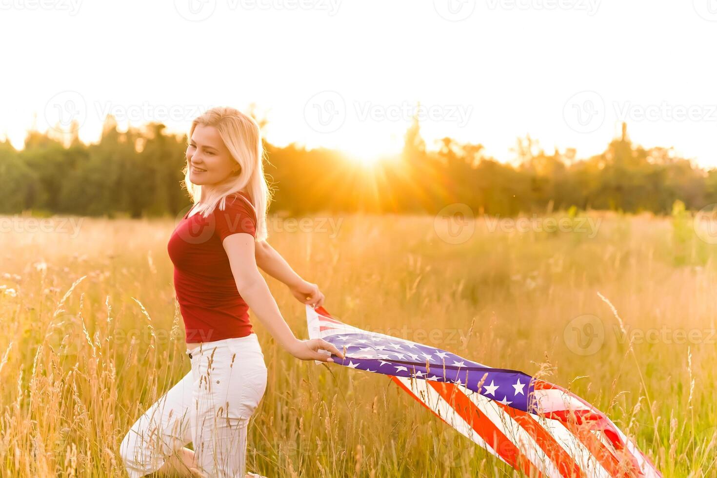 magnifique Jeune femme avec Etats-Unis drapeau photo