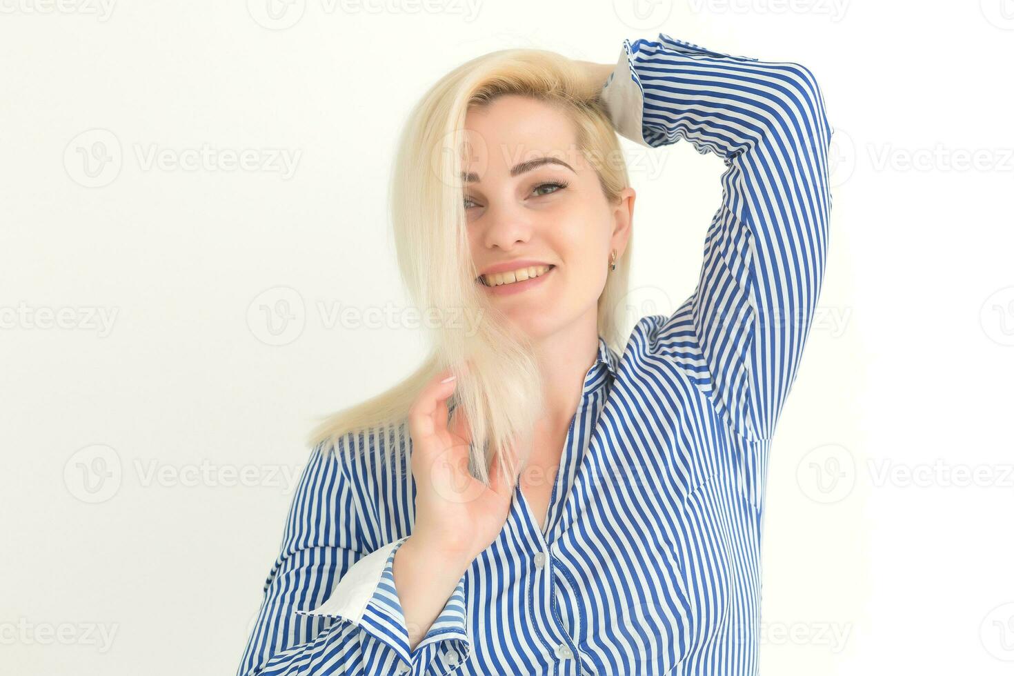 Jeune femme portrait isolé sur blanche. photo